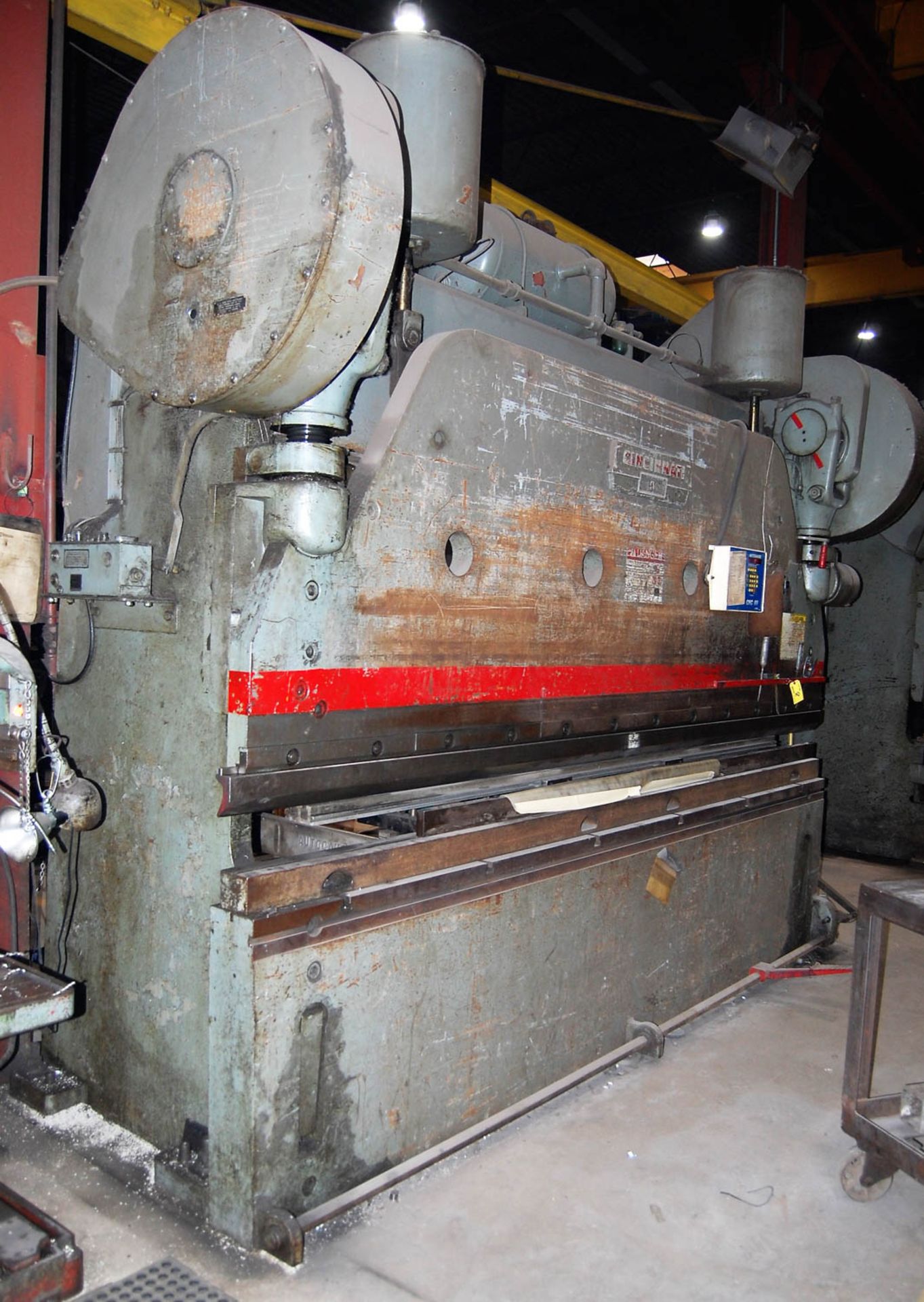 CINCINNATI ''SERIES 9'' 225 TON X 12' PRESS BRAKE, 3'' STROKE, MOTORIZED RAM ADJUSTMENT, 10'6'' - Image 7 of 10