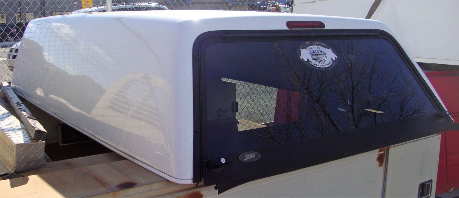 WHITE METAL PICKUP TRUCK CAP, 8' X 68''