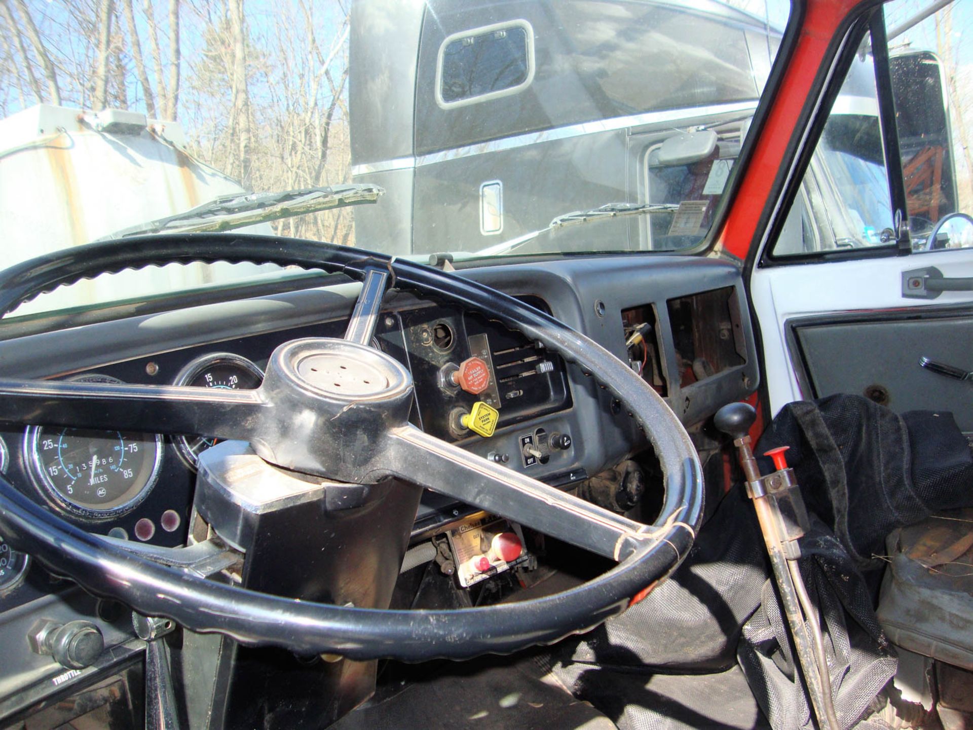 1988 GMC BRIGIDIER DIESEL DUMP TRUCK, APPROXIMATELY 135,000 MILES, VIN: 4GDM8C1Y8JV700847 (DOESN'T - Image 7 of 7