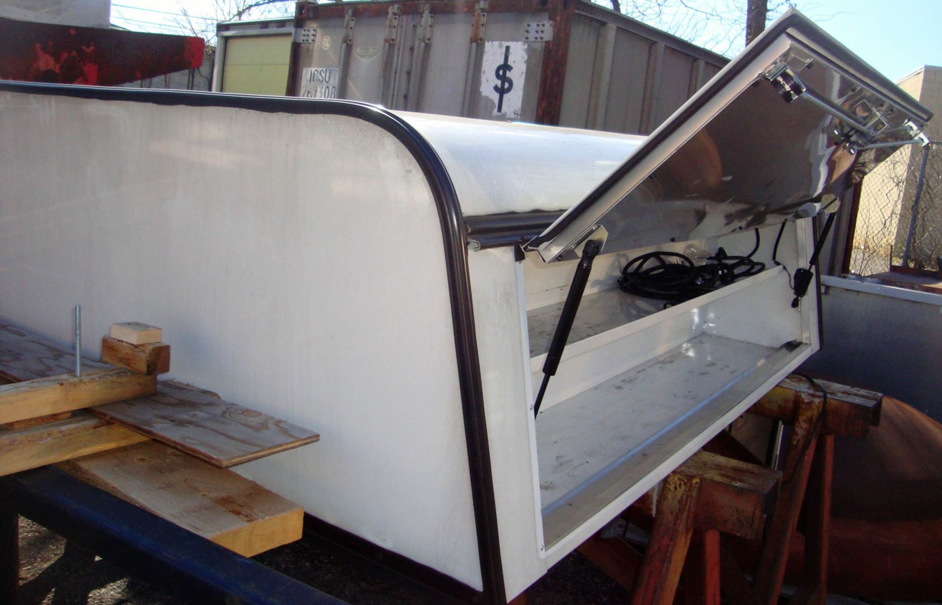 WHITE ARE FIBERGLASS PICKUP TRUCK BED CAP, WITH ONE SIDE STORAGE, 75'' X 62'' (FOR CHEVY COLORADO - Image 2 of 2
