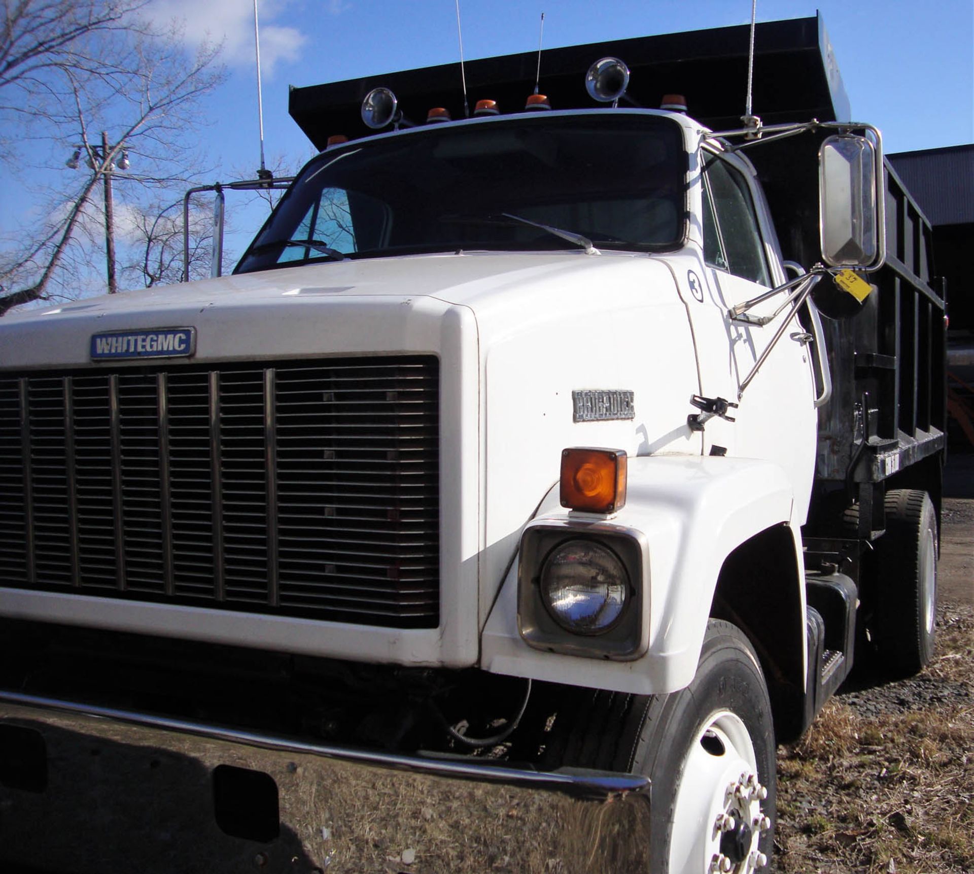 1988 GMC BRIGIDIER DIESEL DUMP TRUCK, APPROXIMATELY 135,000 MILES, VIN: 4GDM8C1Y8JV700847 (DOESN'T - Image 2 of 7