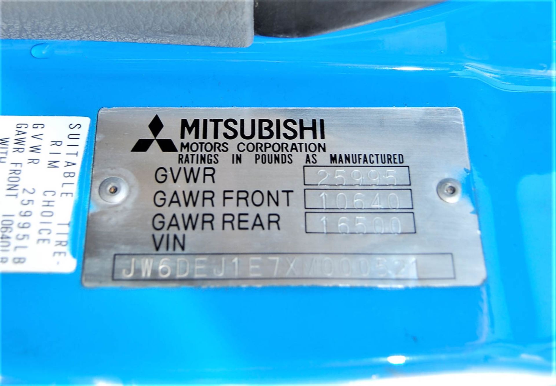 MITSUBISHI 10' FLATBED TRUCK, 5-SPEED MANUAL, APPROXIMATELY 230,728 ON ODOMETER, 25,995 GVWR, VIN: - Image 15 of 16
