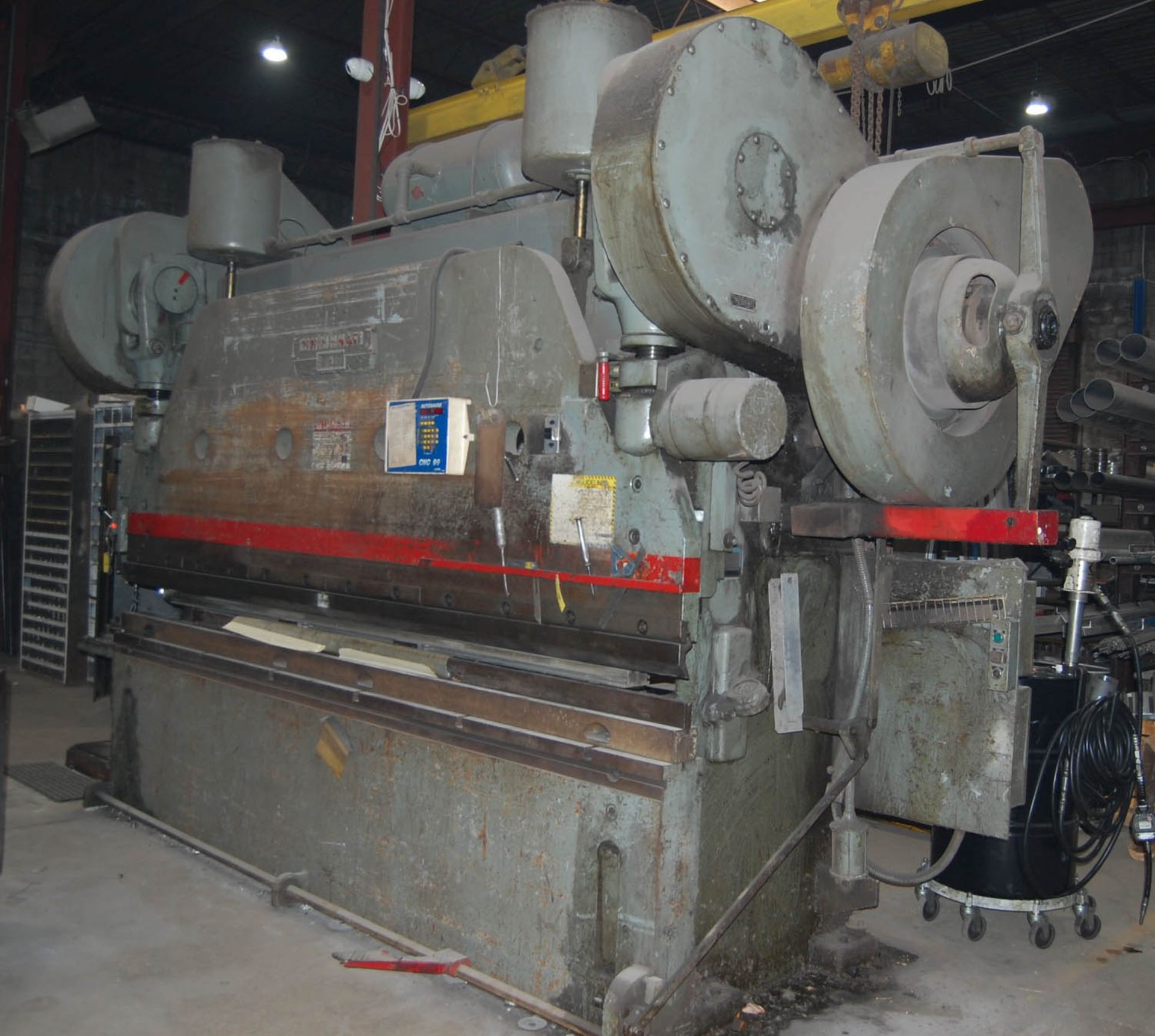 CINCINNATI ''SERIES 9'' 225 TON X 12' PRESS BRAKE, 3'' STROKE, MOTORIZED RAM ADJUSTMENT, 10'6''