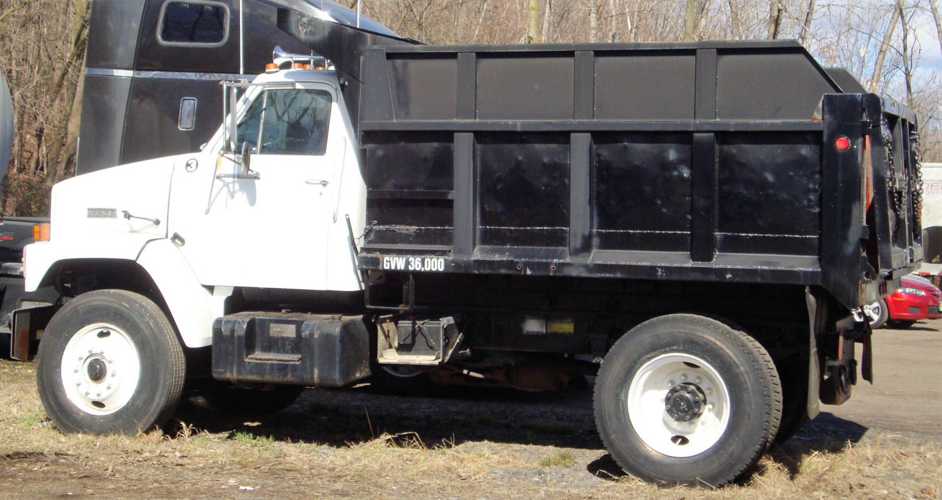 1988 GMC BRIGIDIER DIESEL DUMP TRUCK, APPROXIMATELY 135,000 MILES, VIN: 4GDM8C1Y8JV700847 (DOESN'T - Image 3 of 7