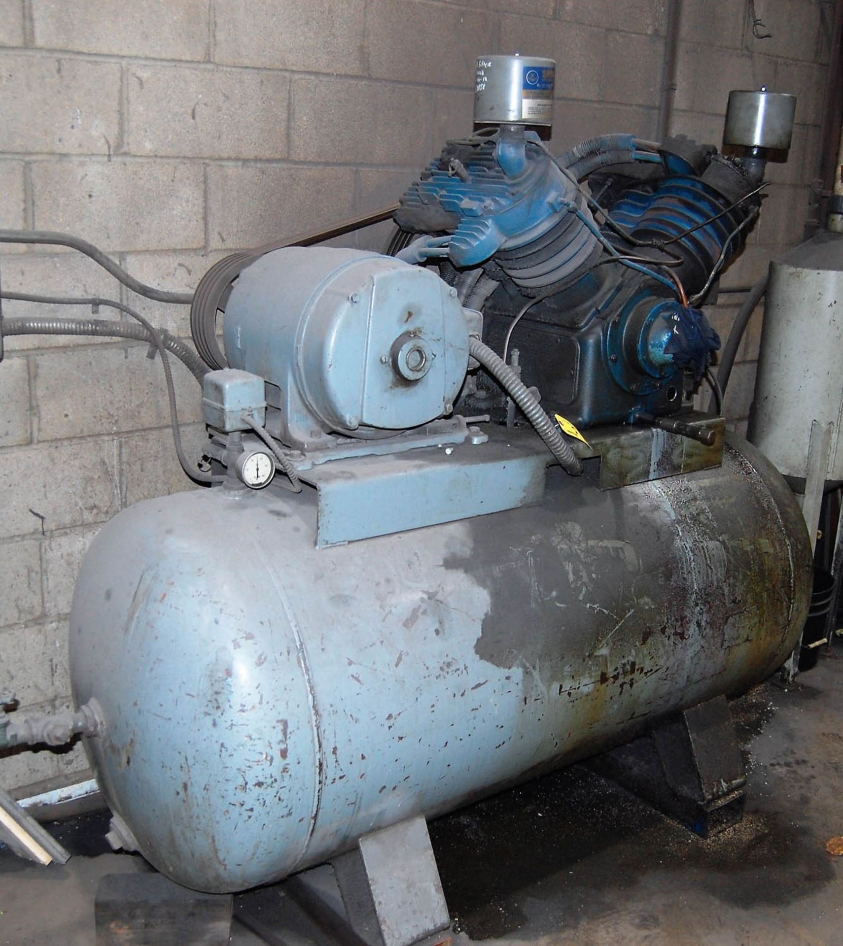 25HP PISTON TYPE HORIZONTAL TANK MOUNTED AIR COMPRESSOR, S/N: N/A (DELAYED DELIVERY)