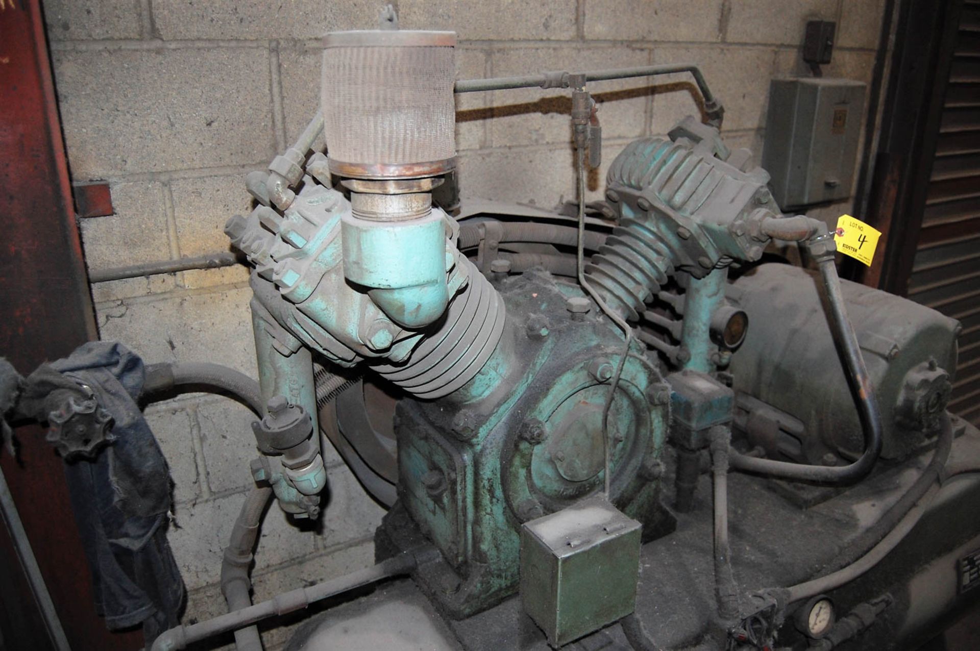 GARDNER DENVER 10HP PISTON TYPE HORIZONTAL TANK MOUNTED AIR COMPRESSOR, S/N: N/A - Image 4 of 4