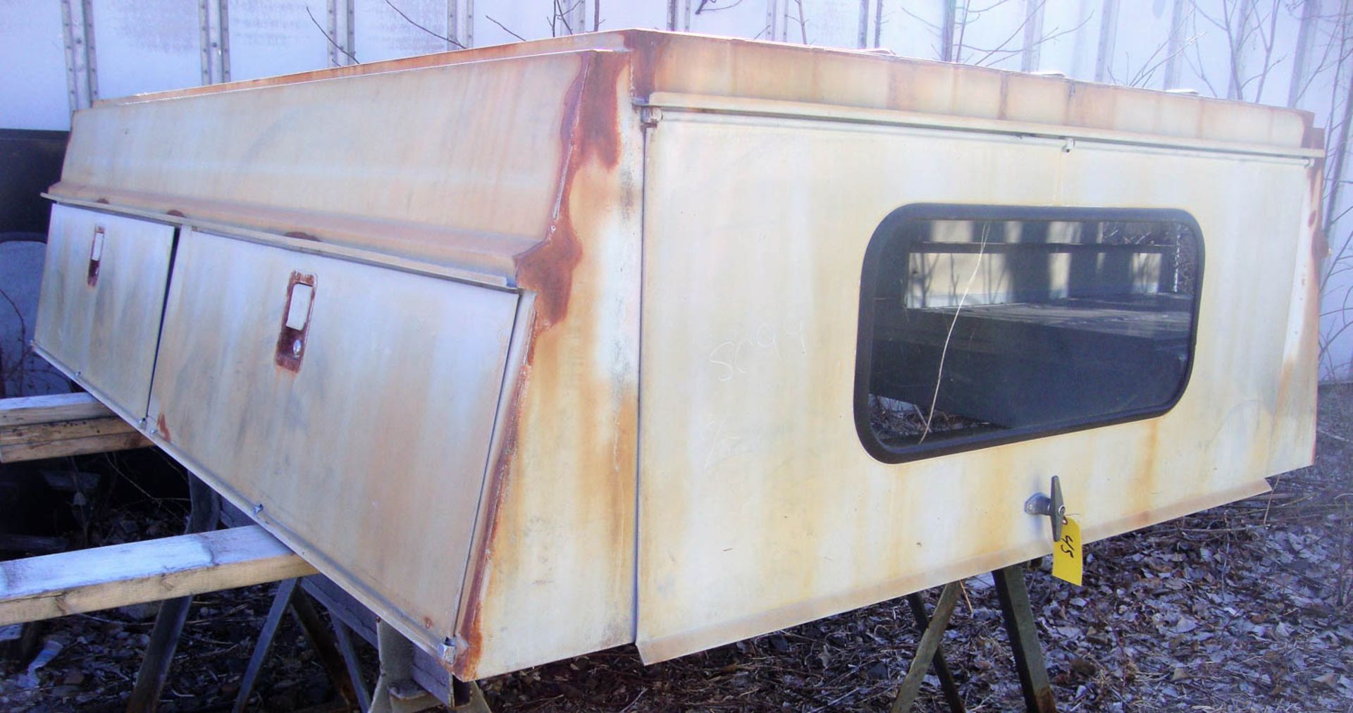 GRAY METAL PICKUP TRUCK CAP, WITH SIDE ENTRY DOORS, 8' X 72'' - Image 2 of 3