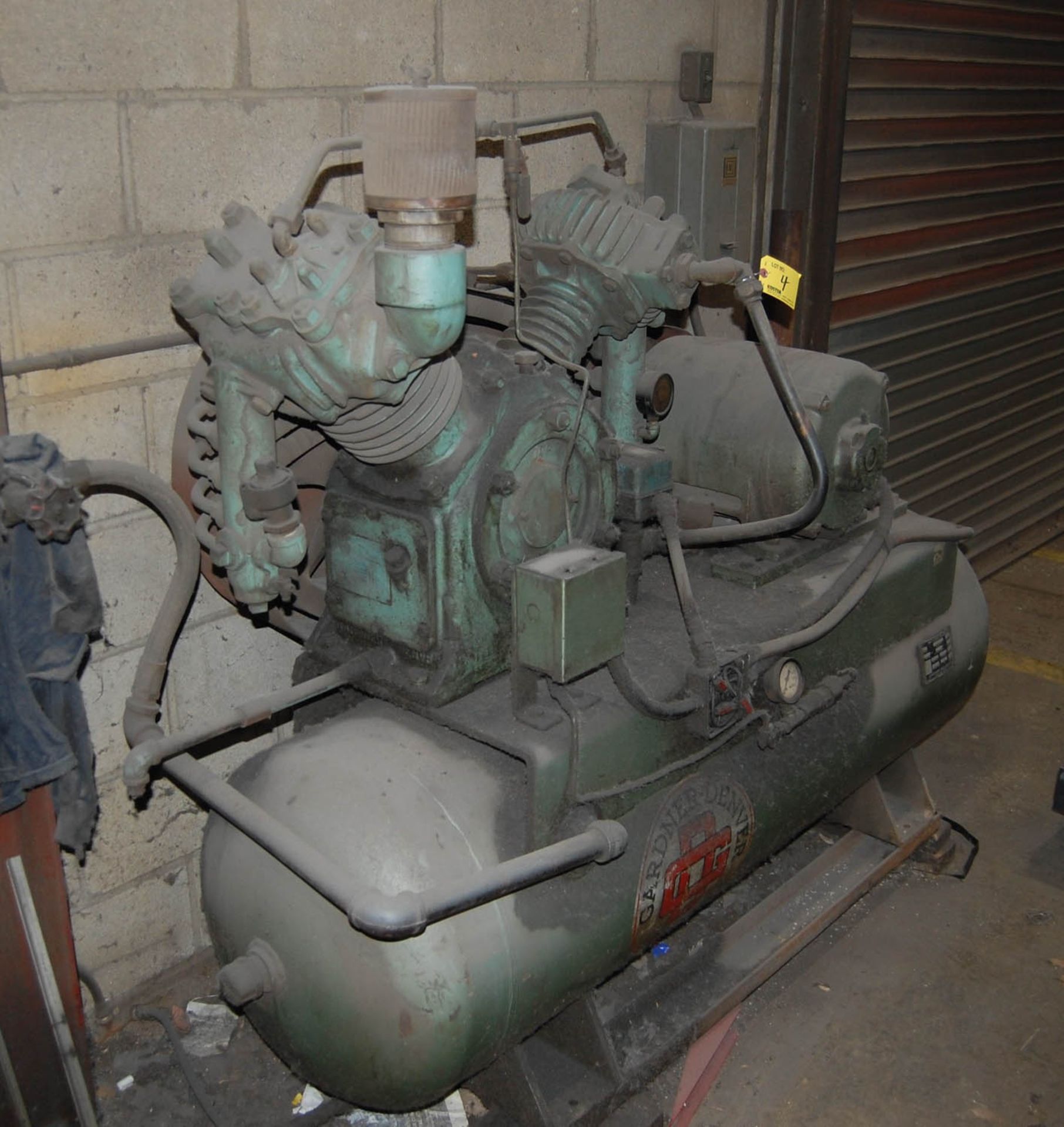 GARDNER DENVER 10HP PISTON TYPE HORIZONTAL TANK MOUNTED AIR COMPRESSOR, S/N: N/A - Image 3 of 4