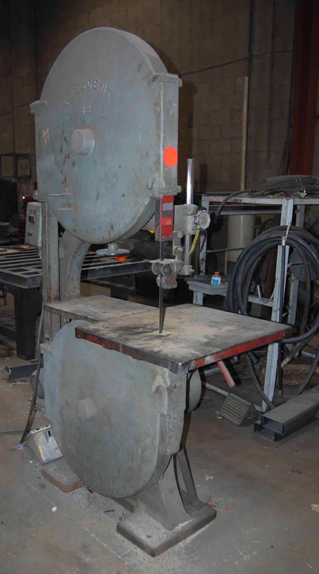 32'' CRESCENT VERTICAL BANDSAW