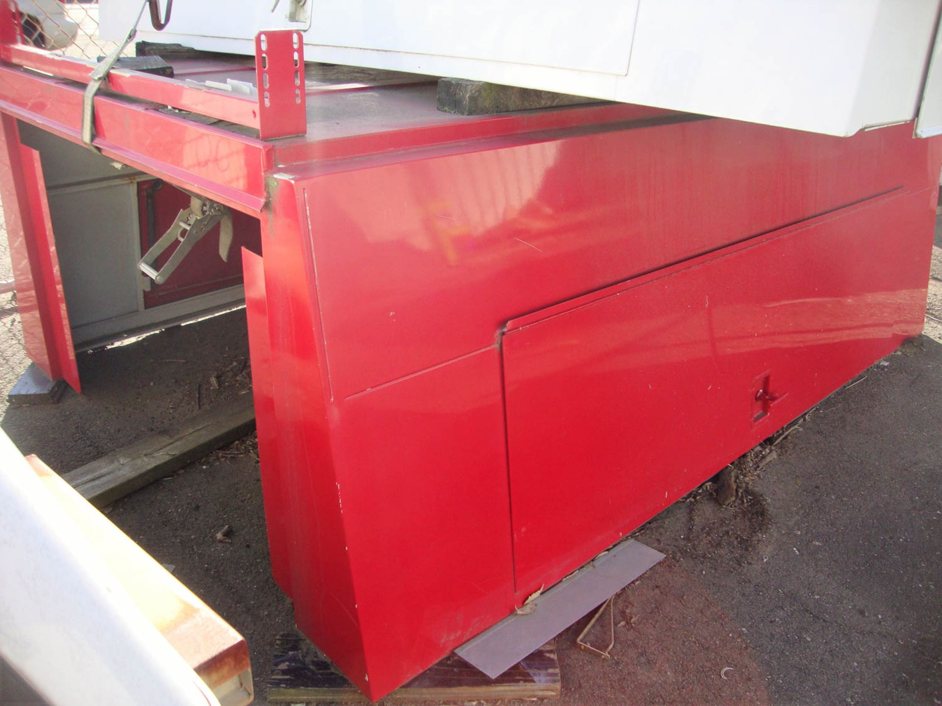 RED METAL PICKUP TRUCK CAP, WITH SIDE OPENINGS & ROOF RACK, 8' X 69'' - Image 4 of 4