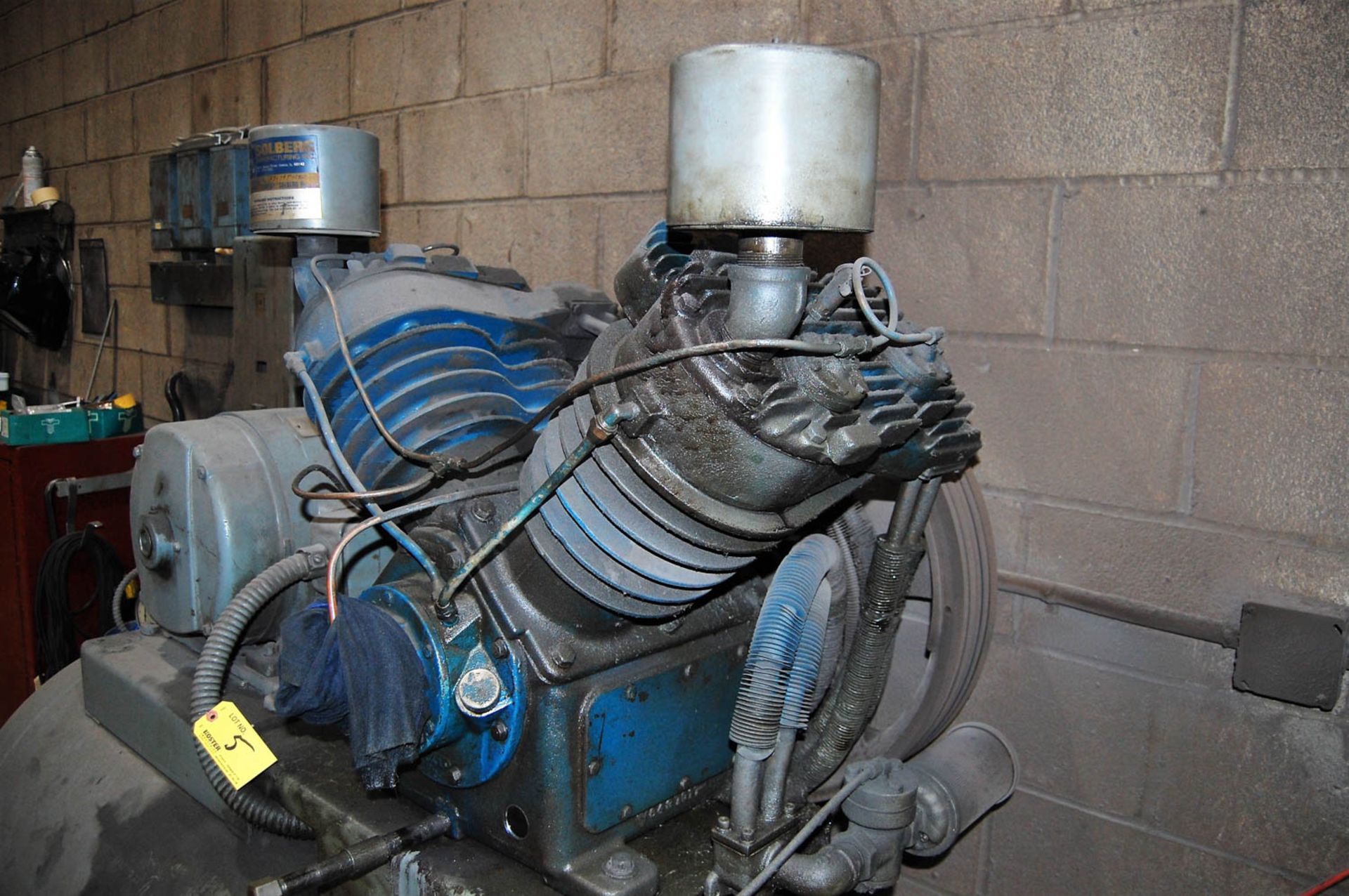 25HP PISTON TYPE HORIZONTAL TANK MOUNTED AIR COMPRESSOR, S/N: N/A (DELAYED DELIVERY) - Image 2 of 3