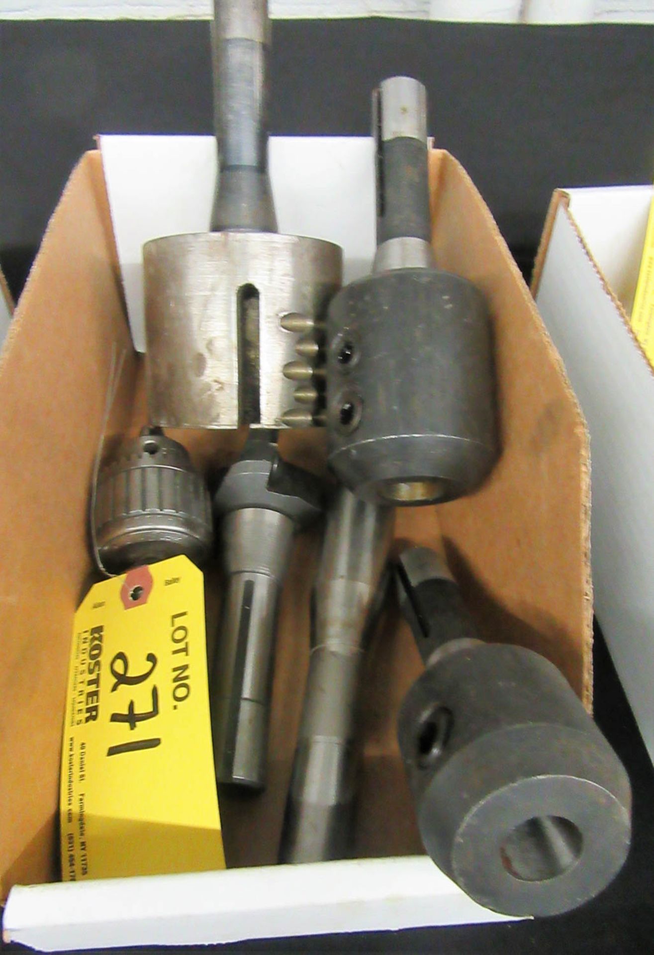 ASSORTED R8 TOOLING AND DRILL CHUCKS [LOCATED IN PAWTUCKET, RI]