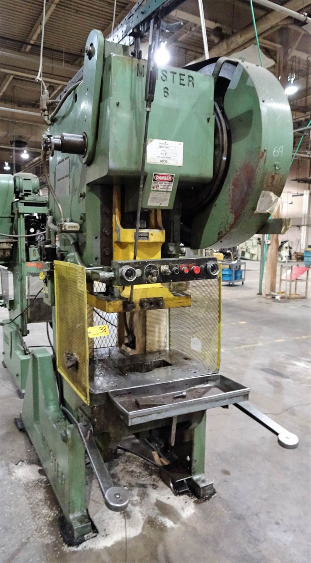 MINSTER MDL. 6 60-TON FLYWHEEL-TYPE OBI PRESS, WITH 6'' STROKE, AIR CLUTCH, 32'' X 21'' BED AREA,