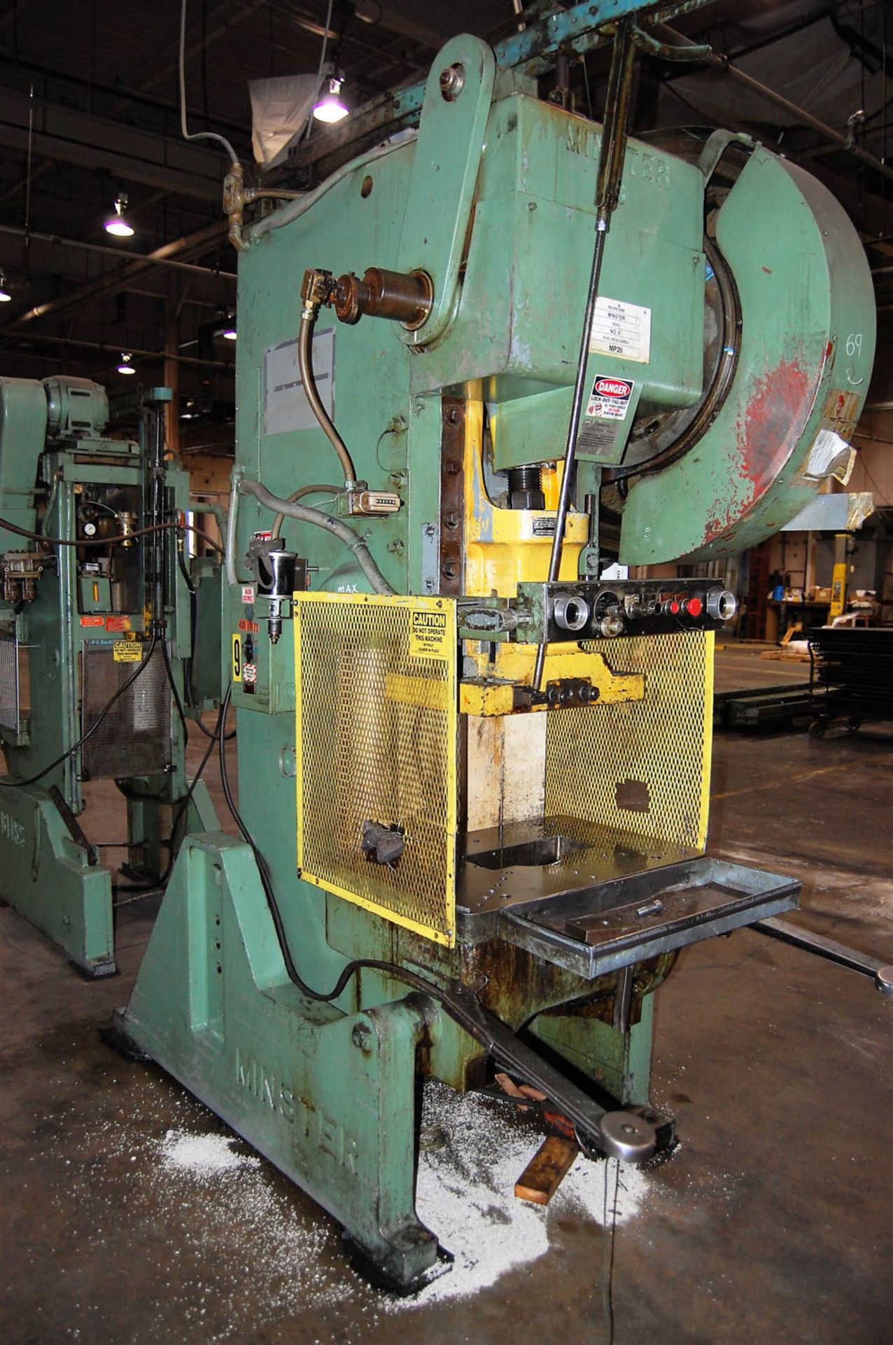 MINSTER MDL. 6 60-TON FLYWHEEL-TYPE OBI PRESS, WITH 6'' STROKE, AIR CLUTCH, 32'' X 21'' BED AREA, - Image 6 of 8