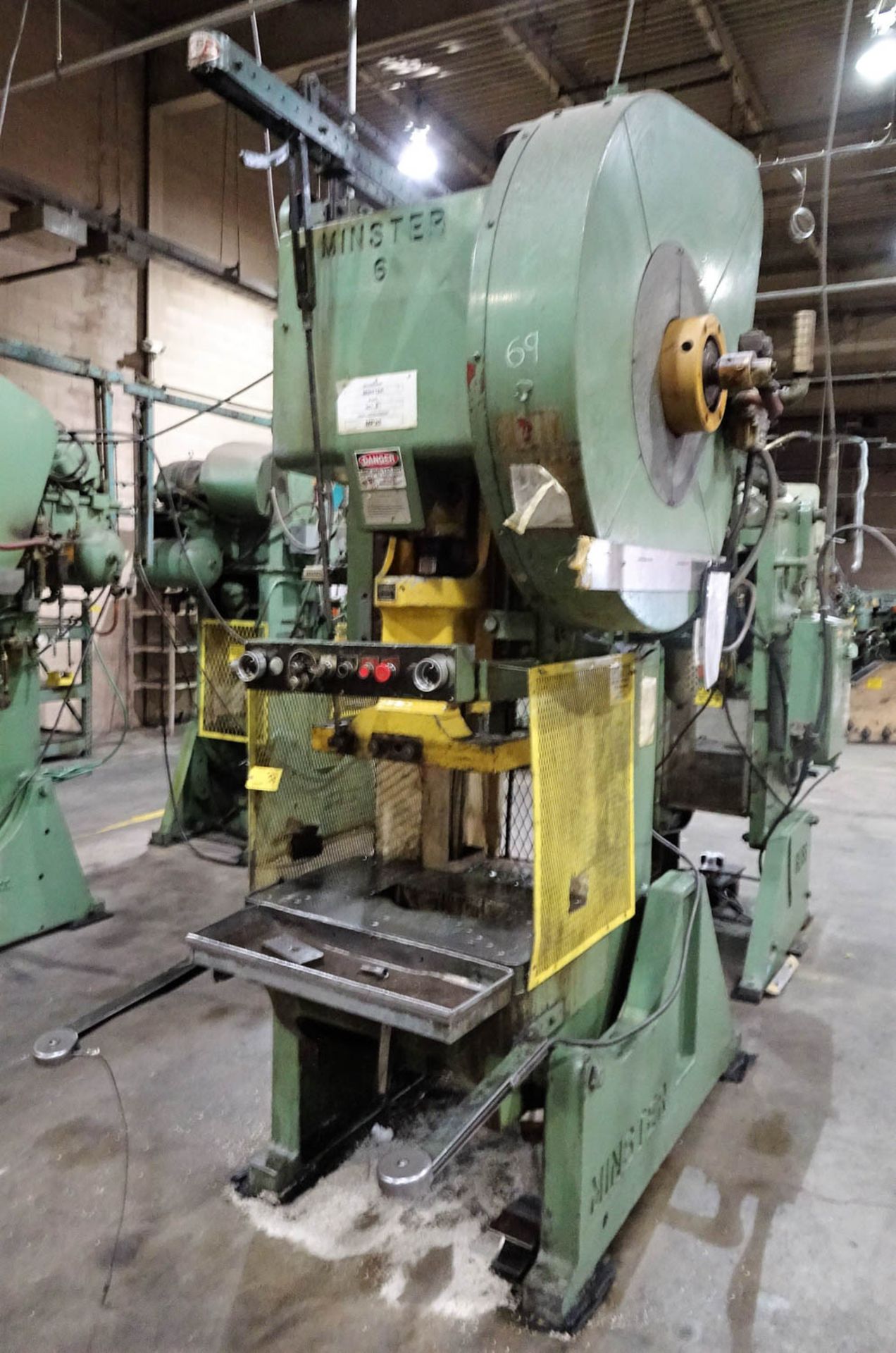 MINSTER MDL. 6 60-TON FLYWHEEL-TYPE OBI PRESS, WITH 6'' STROKE, AIR CLUTCH, 32'' X 21'' BED AREA, - Image 2 of 8