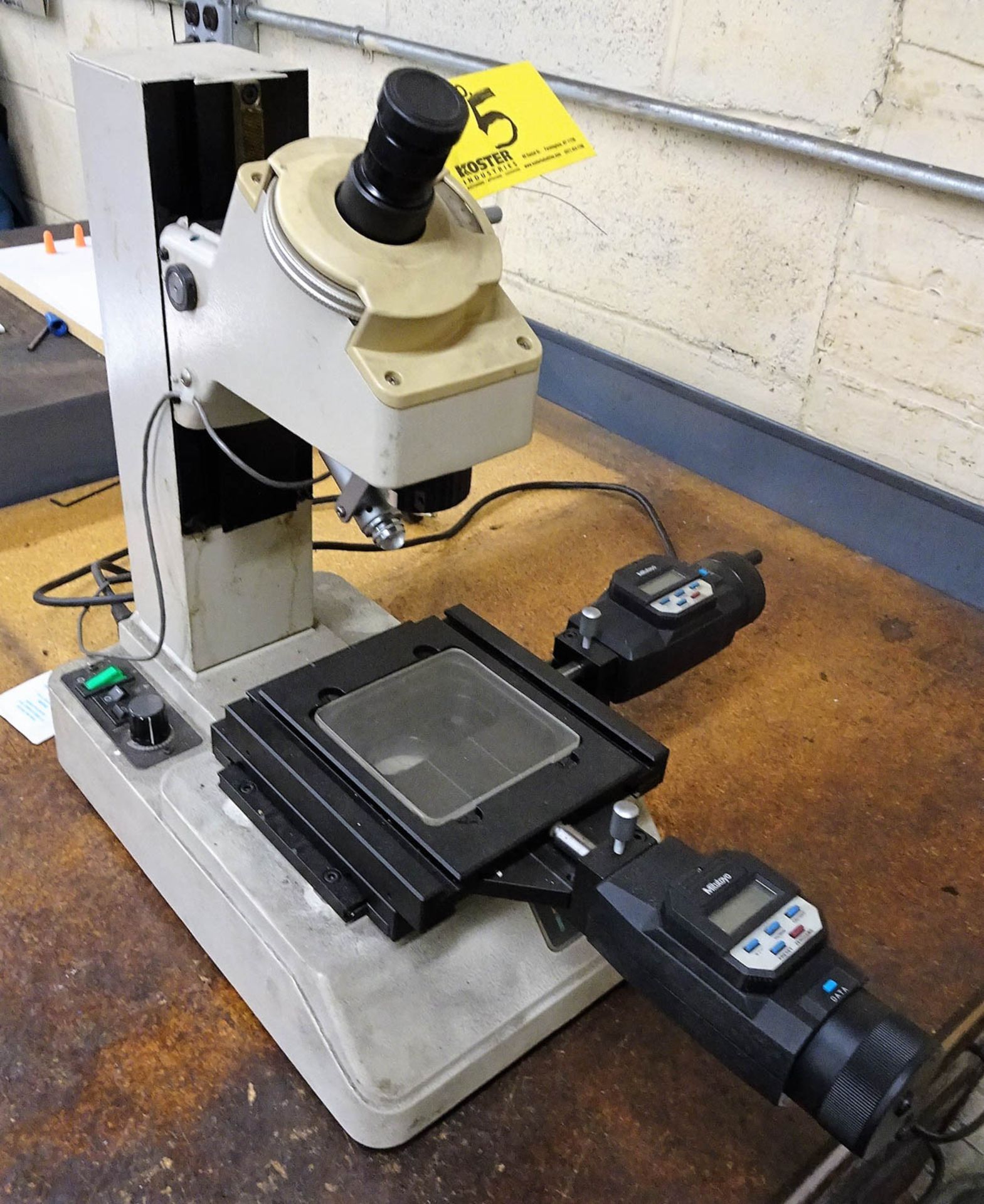 MITUTOYO MDL. TM TOOL MAKERS MICROSCOPE WITH DIGITAL TABLE READOUT, DIAL CONTROLS, AND LOW VOLTAGE - Image 2 of 2