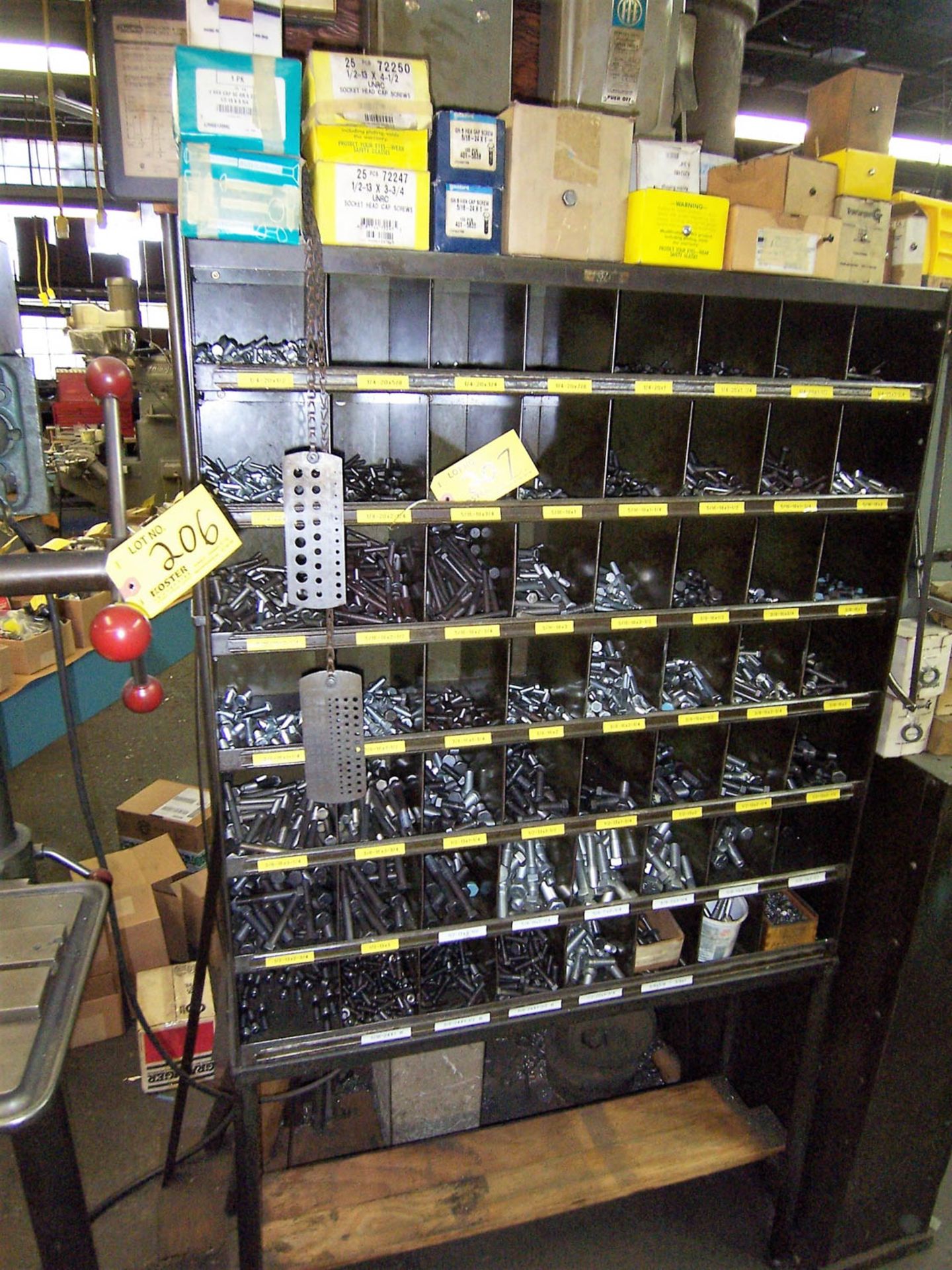 RACK WITH ASSORTED SCREWS