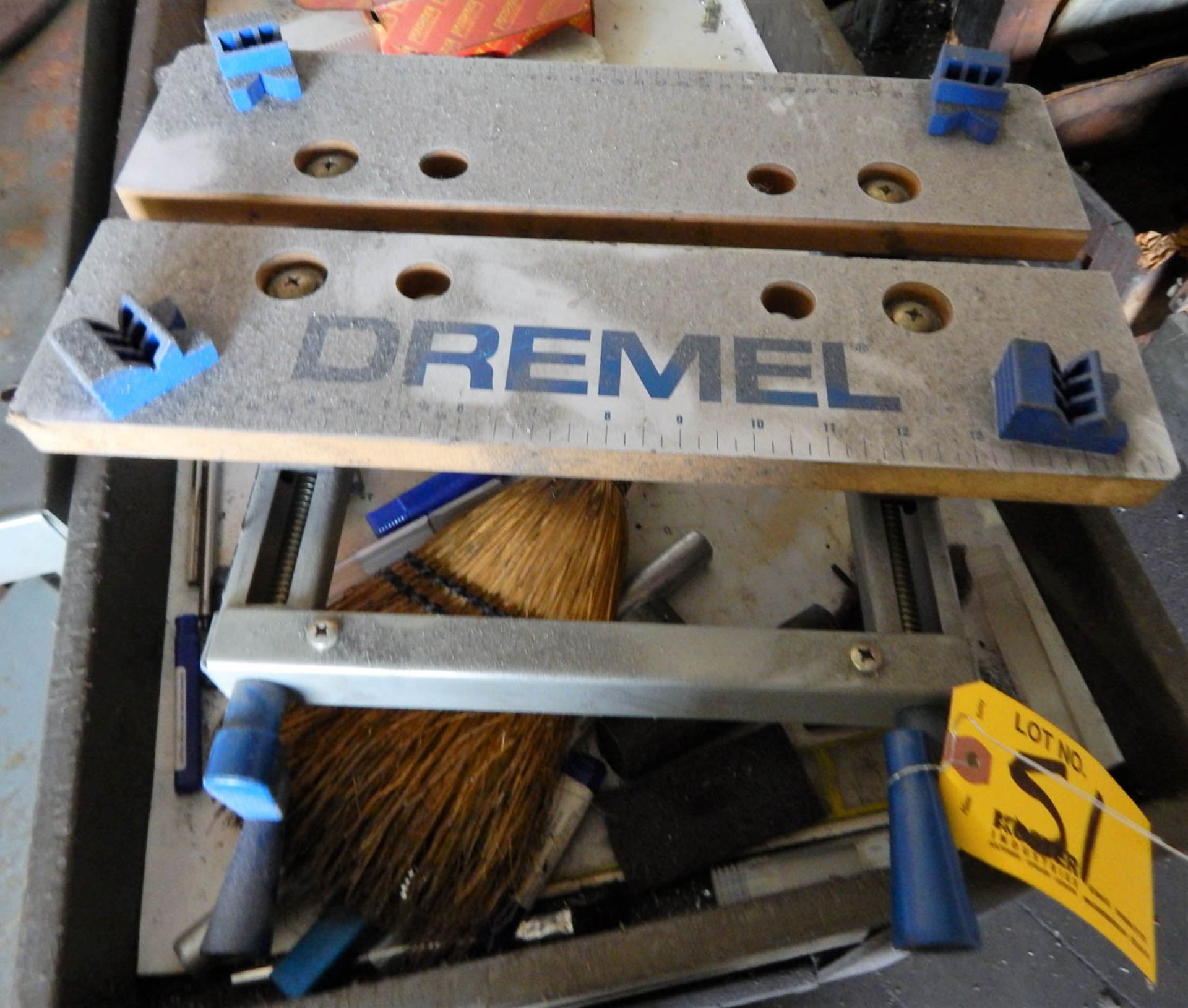 DREMEL 15'' WORK TABLE