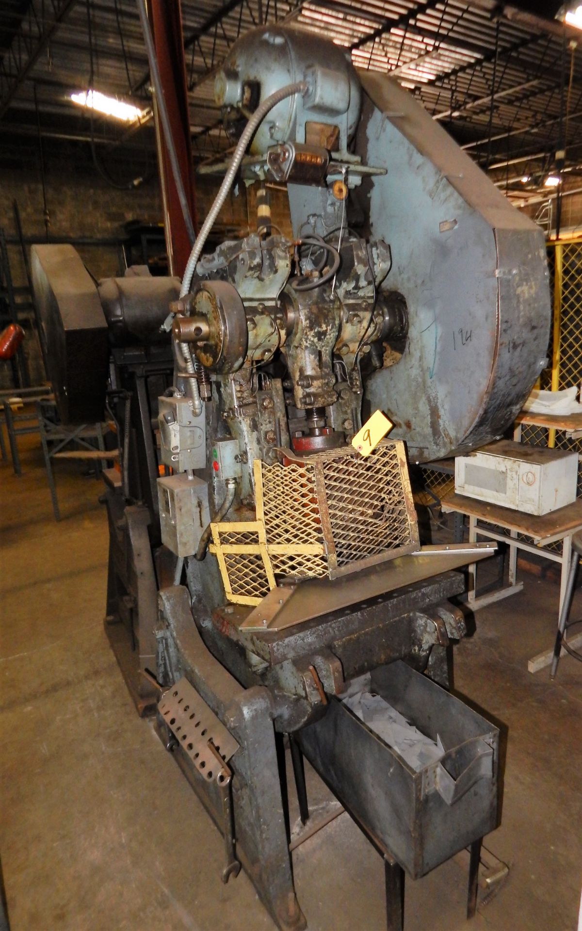 NIAGRA MDL. NO A 2-1/2 FLYWHEEL TYPE OBI PRESS, FOOT PEDAL, 13-1/2'' X 24'' BED AREA. S/N: 19892