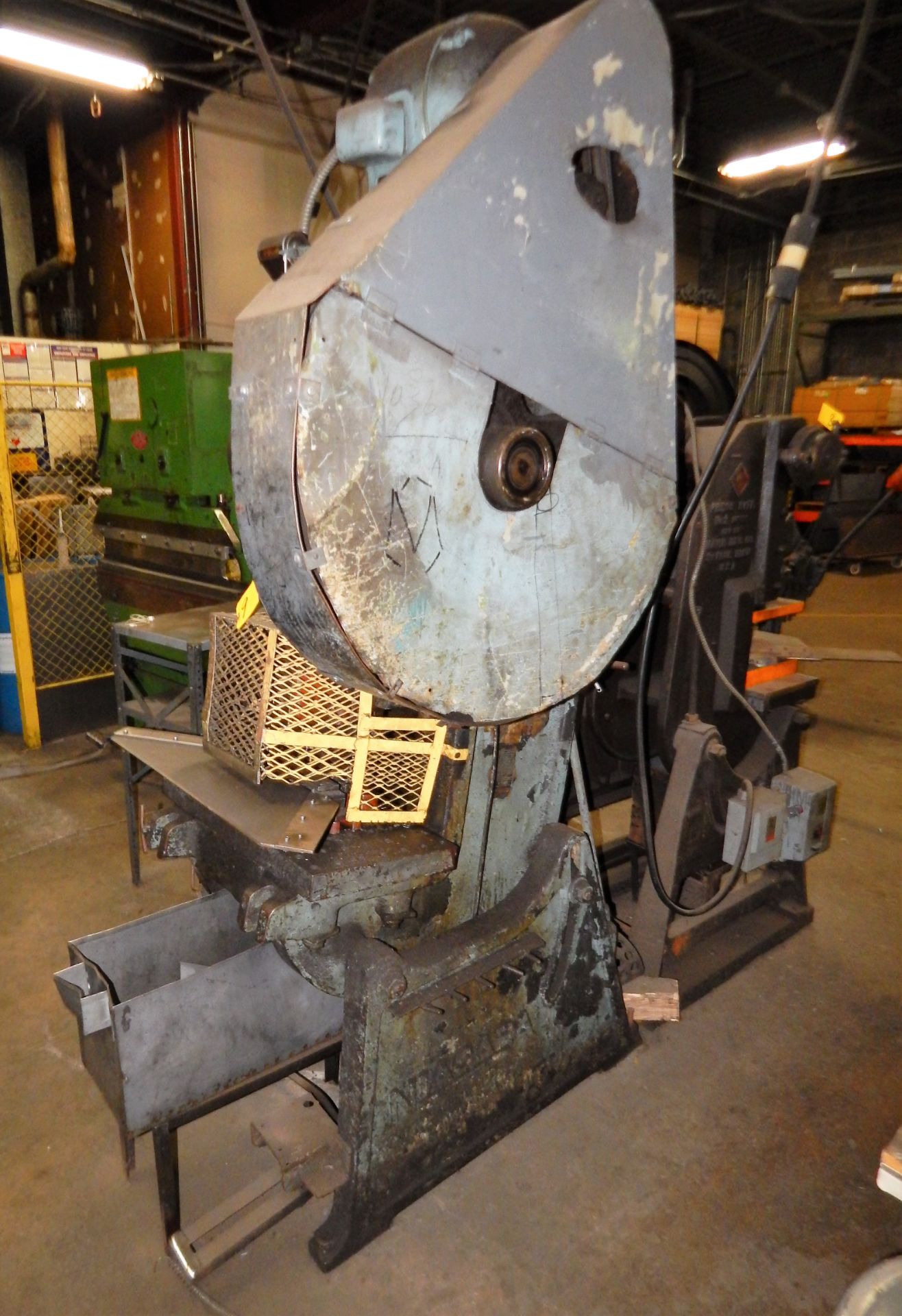 NIAGRA MDL. NO A 2-1/2 FLYWHEEL TYPE OBI PRESS, FOOT PEDAL, 13-1/2'' X 24'' BED AREA. S/N: 19892 - Image 2 of 2