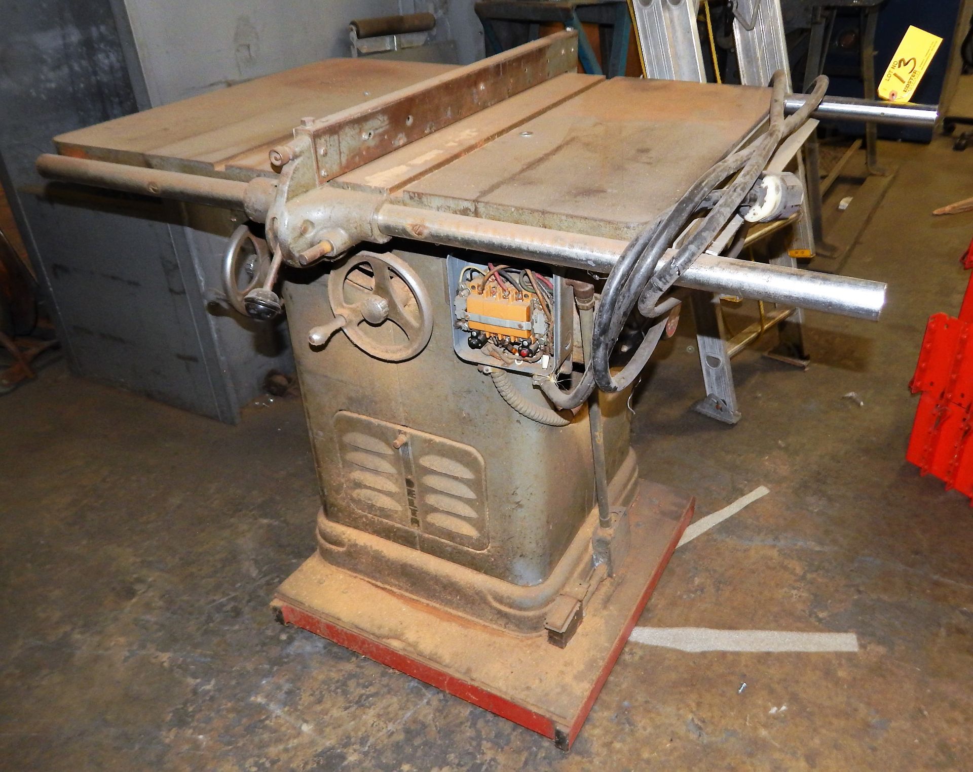 DELTA 8'' TABLE SAW WITH 27'' X 36'' TABLE