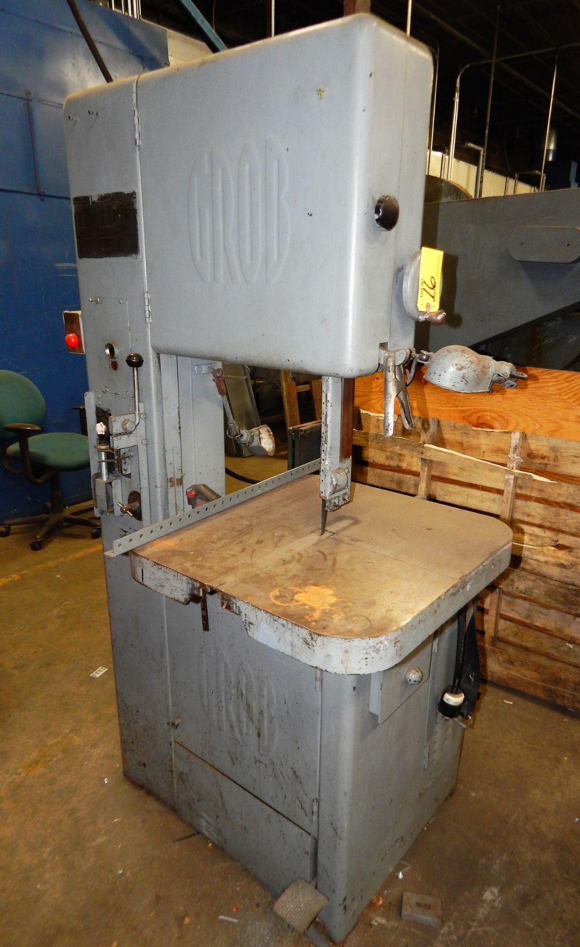 GROB 18'' VERTICAL BANDSAW WITH BLADE WELDING GRINDING ATTACHEMENT, 24'' X 24'' TABLE, 50-2030 FPM