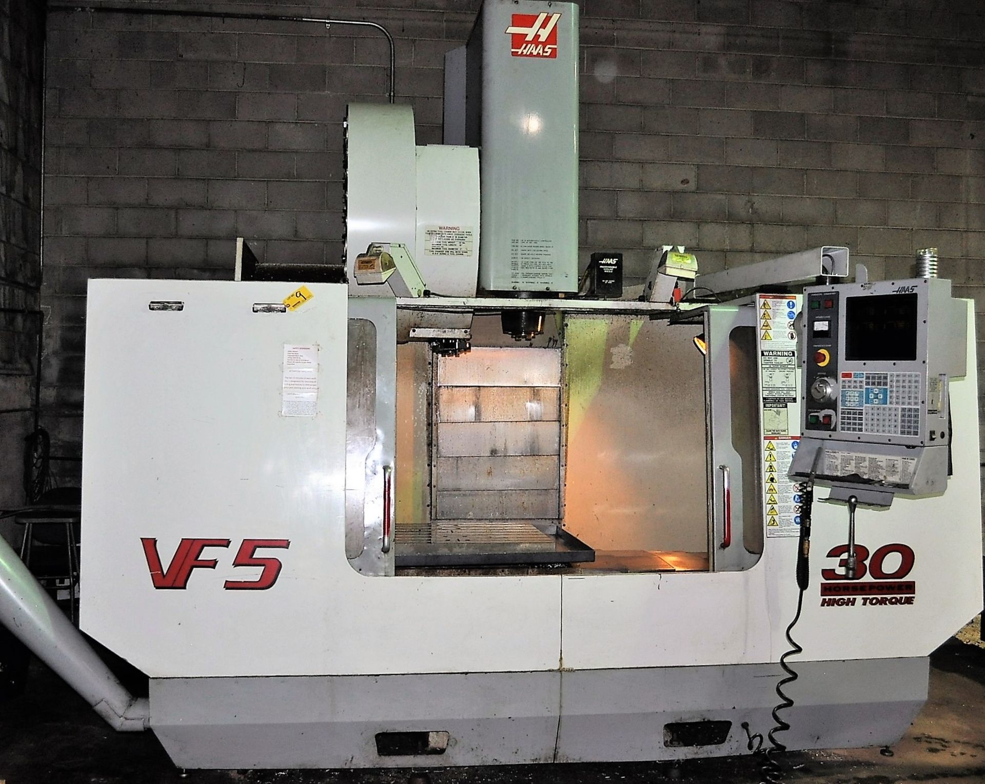 HAAS MDL. VF5-50 CNC VERTICAL MILL, WITH 62'' X 23'' TABLE, TRAVELS: X-50'', Y-26'', Z-25'', - Image 2 of 12