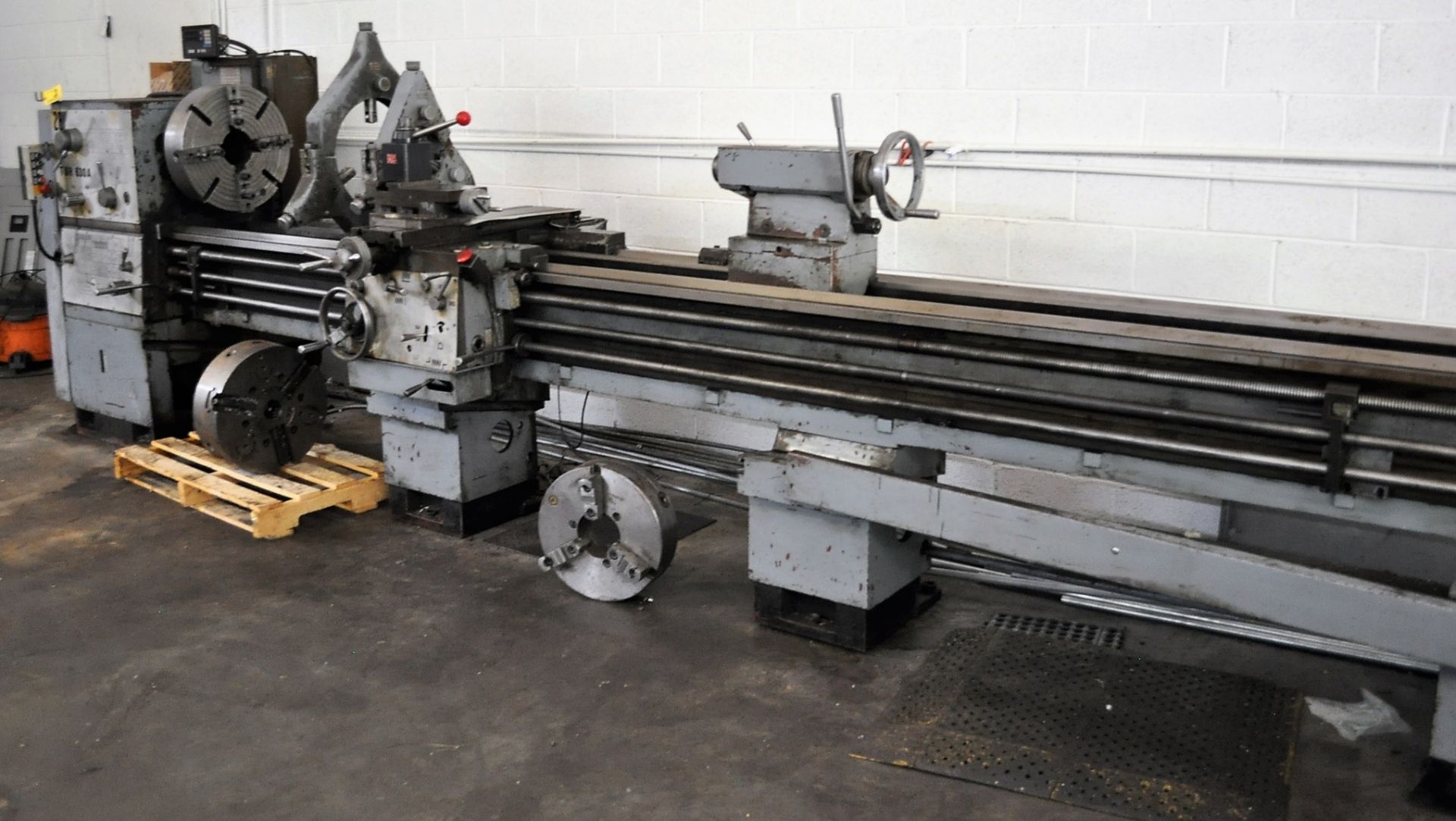 TOOLMEX TUR630A/157 ENGINE LATHE, WITH 25'' SWING OVER BED, 14.6'' SWING OVER CROSS SLIDE, 40'' - - Image 3 of 12