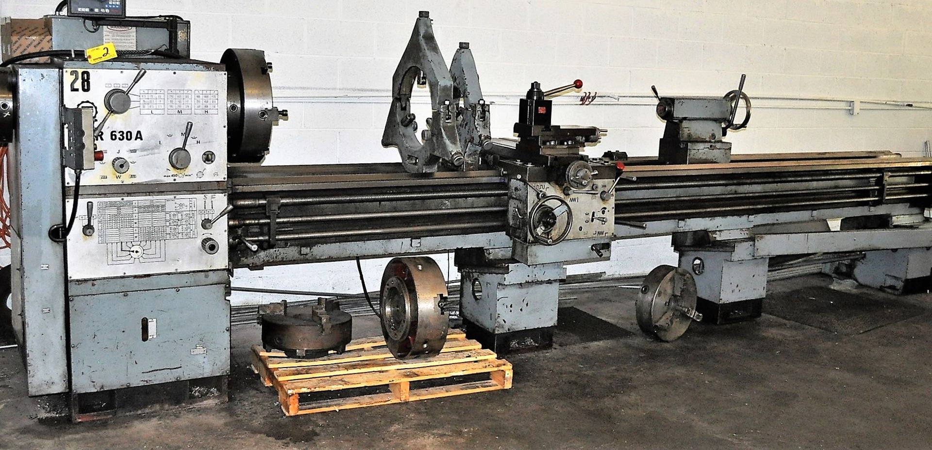 TOOLMEX TUR630A/157 ENGINE LATHE, WITH 25'' SWING OVER BED, 14.6'' SWING OVER CROSS SLIDE, 40'' - - Image 2 of 12