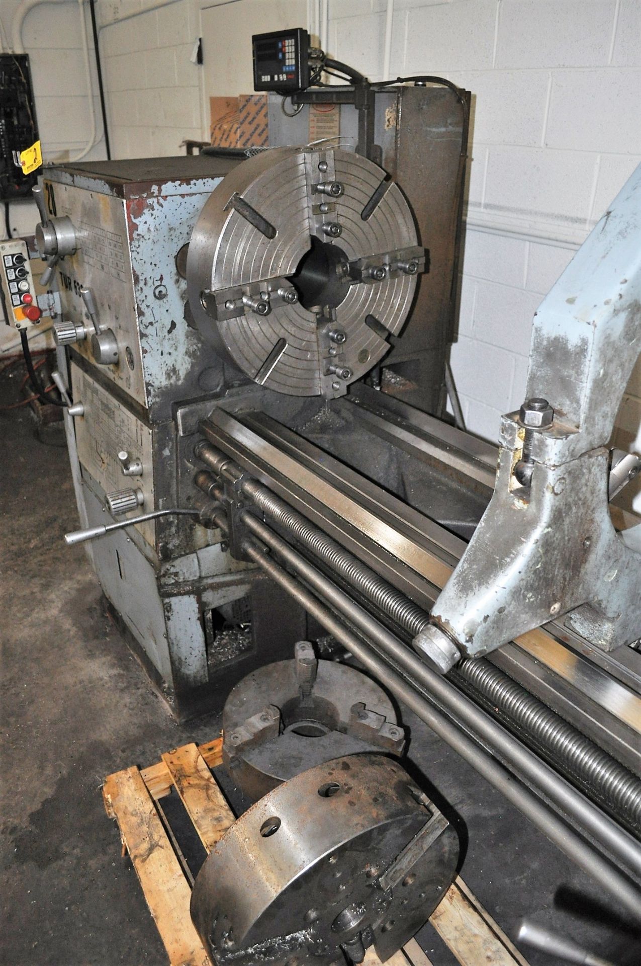 TOOLMEX TUR630A/157 ENGINE LATHE, WITH 25'' SWING OVER BED, 14.6'' SWING OVER CROSS SLIDE, 40'' - - Image 6 of 12