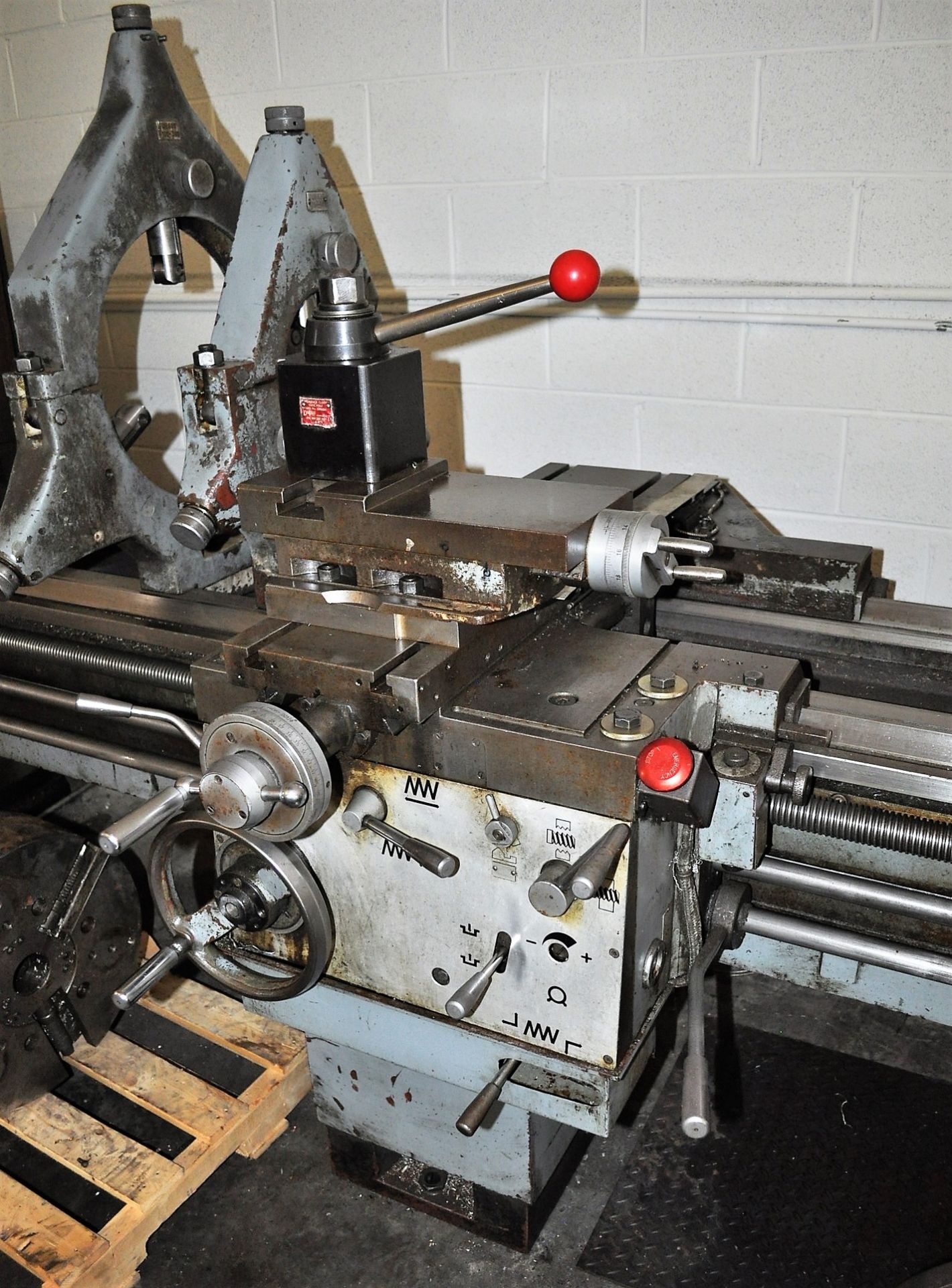 TOOLMEX TUR630A/157 ENGINE LATHE, WITH 25'' SWING OVER BED, 14.6'' SWING OVER CROSS SLIDE, 40'' - - Image 8 of 12