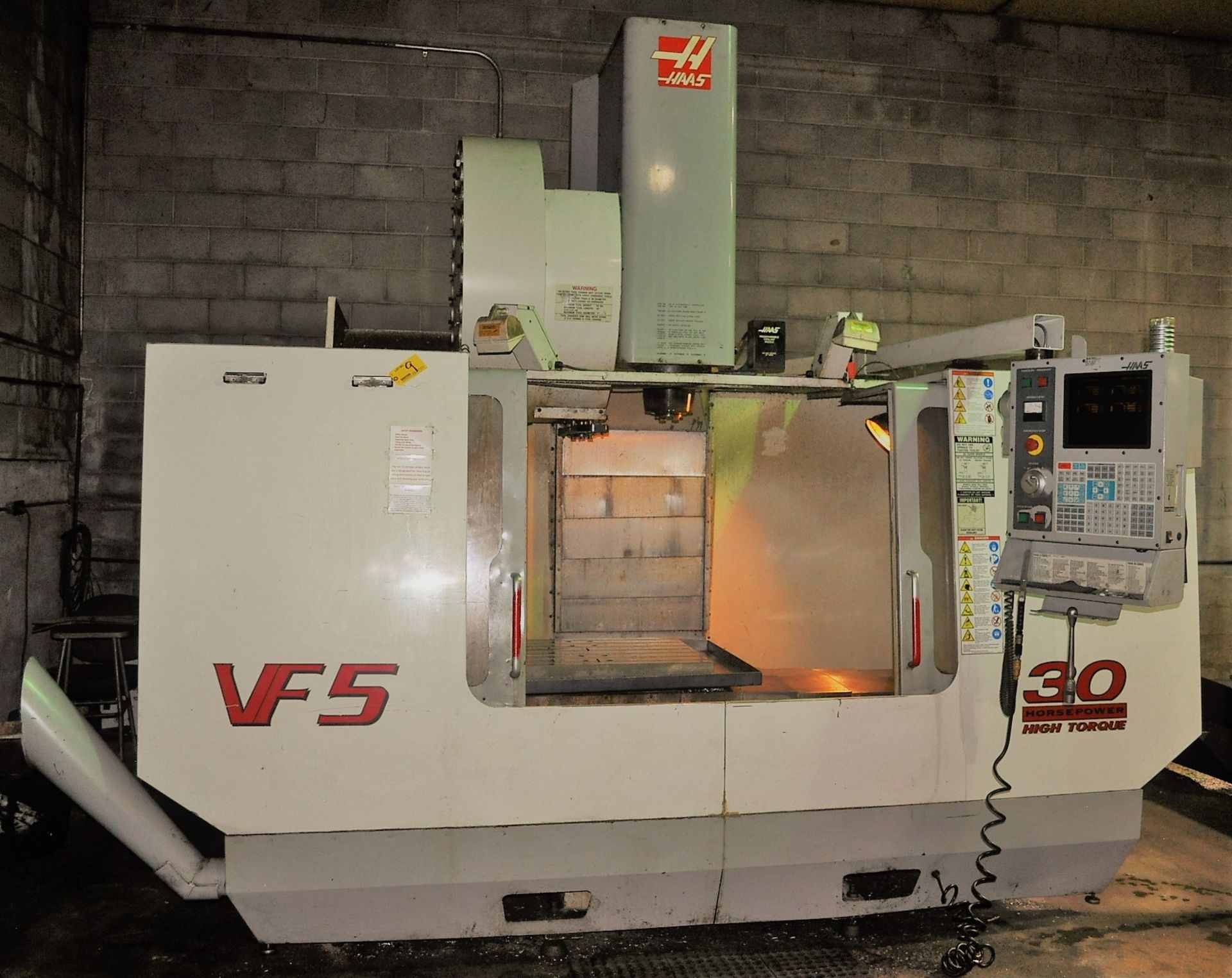 HAAS MDL. VF5-50 CNC VERTICAL MILL, WITH 62'' X 23'' TABLE, TRAVELS: X-50'', Y-26'', Z-25'',