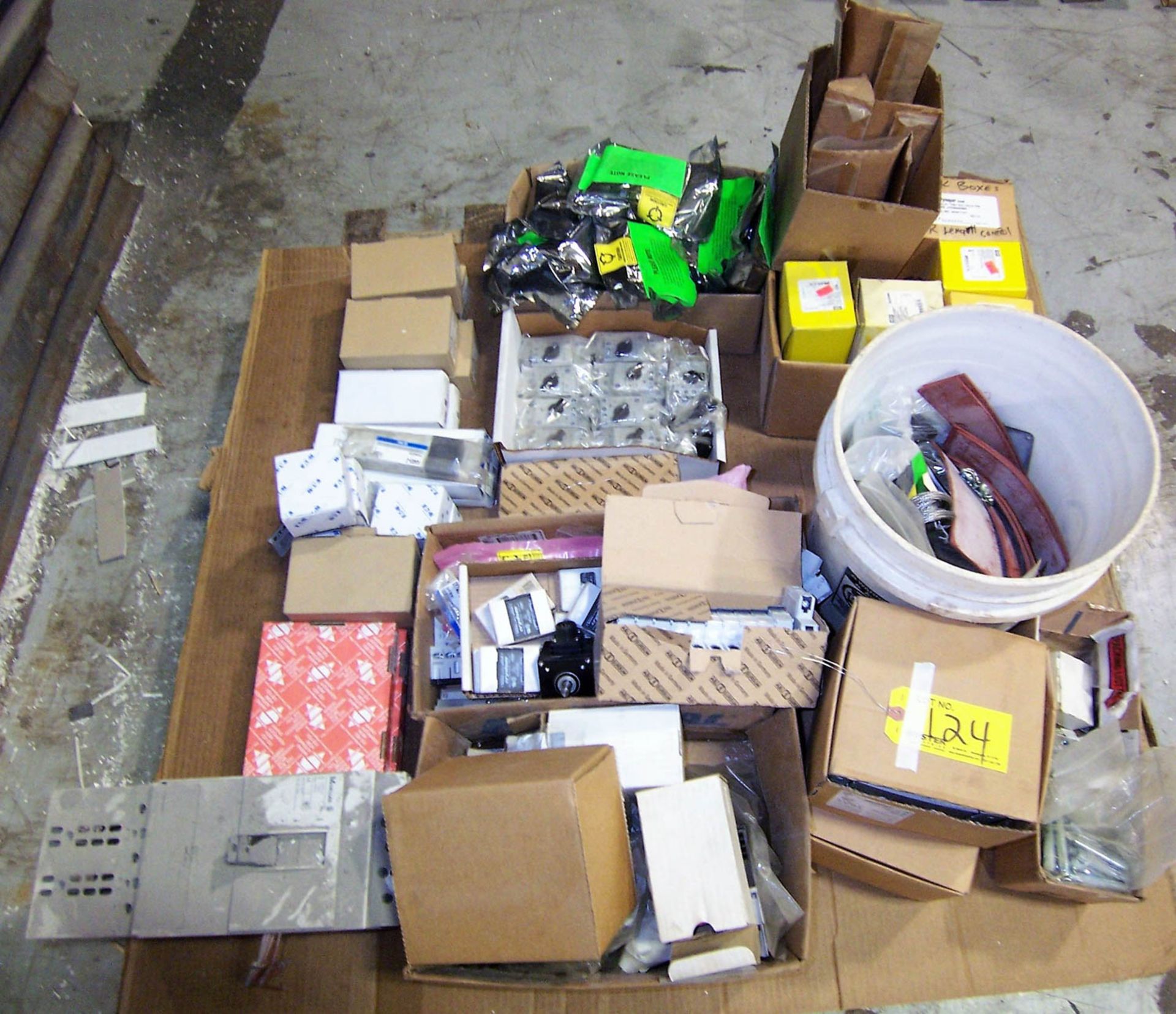 PALLET OF ASSORTED ELECTRONIC FOR EXTRUDERS