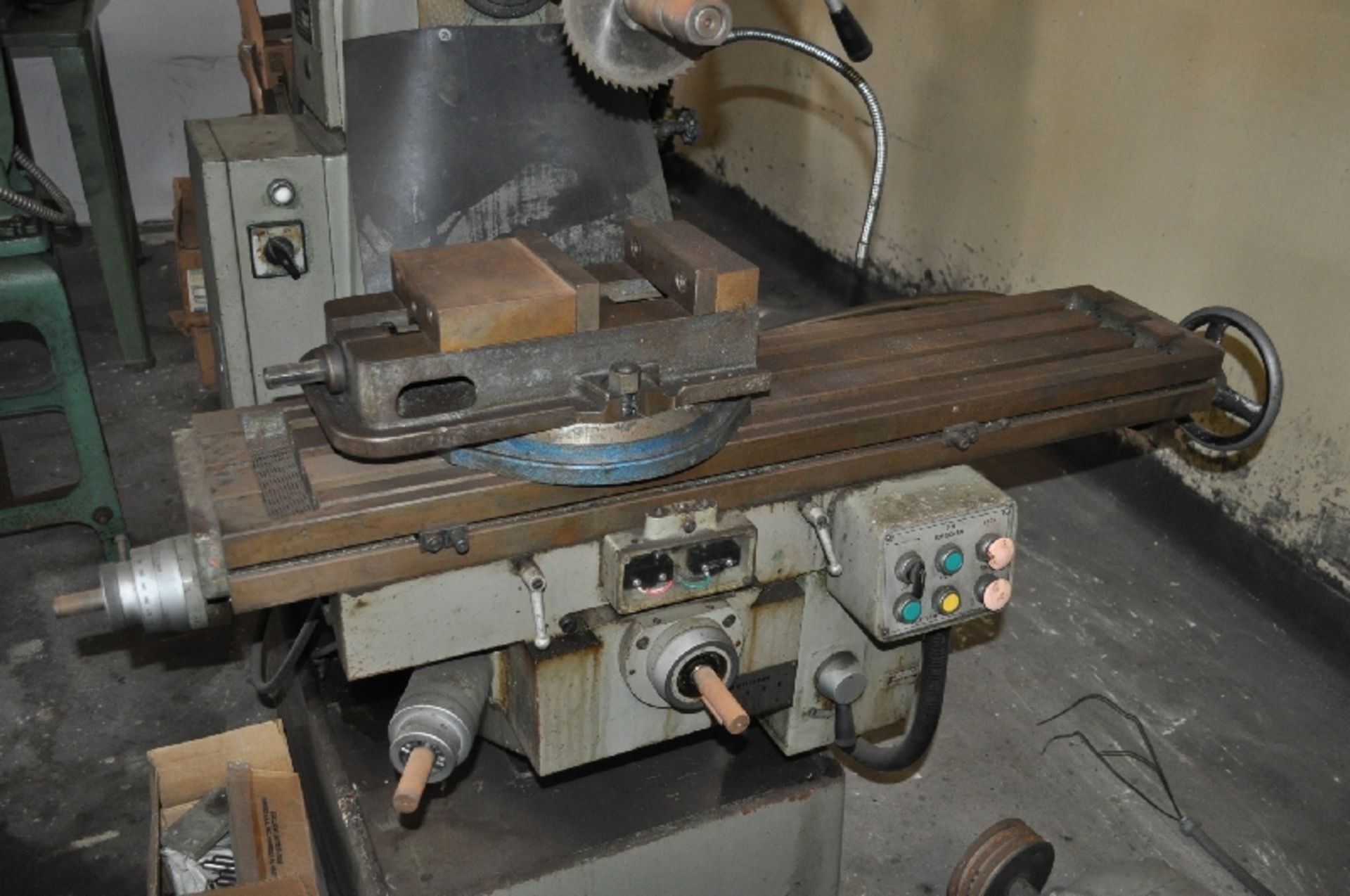 SHARP KF MDL. KVH VERTICAL/HORIZONTAL MILLING MACHINE, 9 X 42" TABLE, 6" MACHINE VISE, 170-3440 RPM, - Image 3 of 5