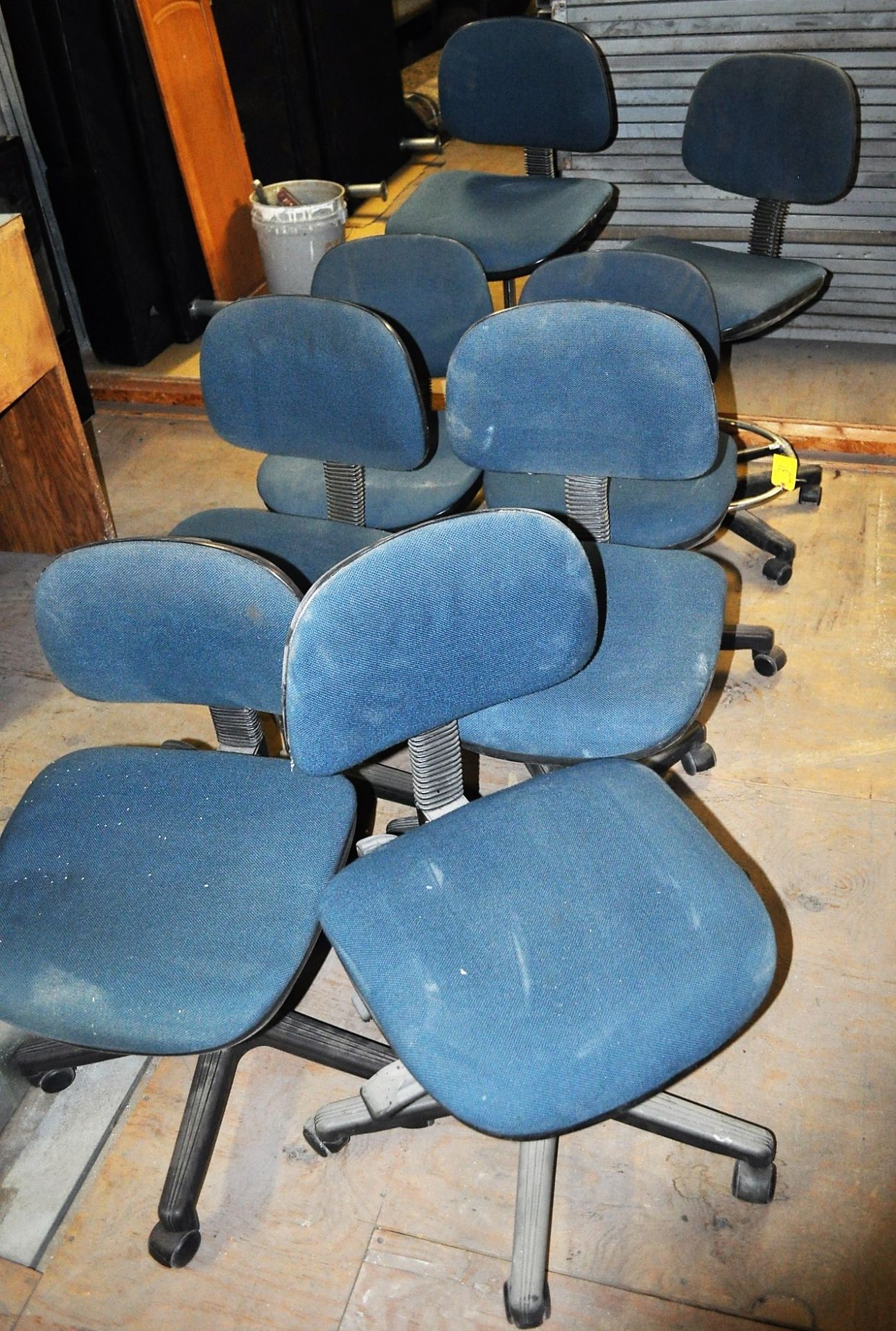 LOT OF ASSORTED CHAIRS