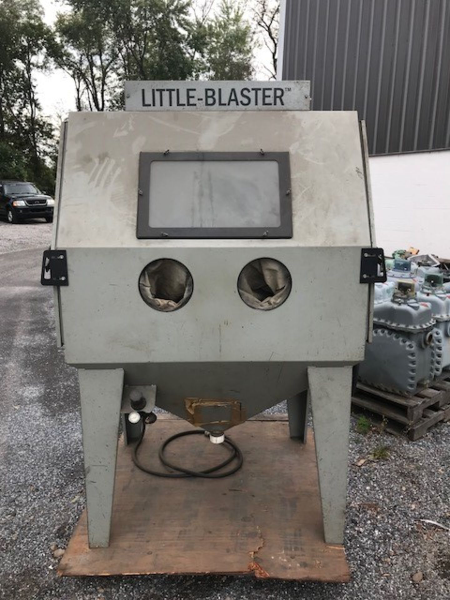 LITTLE BLASTER REACH IN SHOT BLAST CABINET