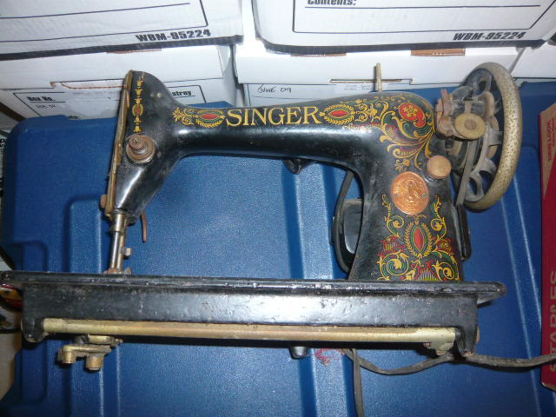 SINGER SEWING MACHINE