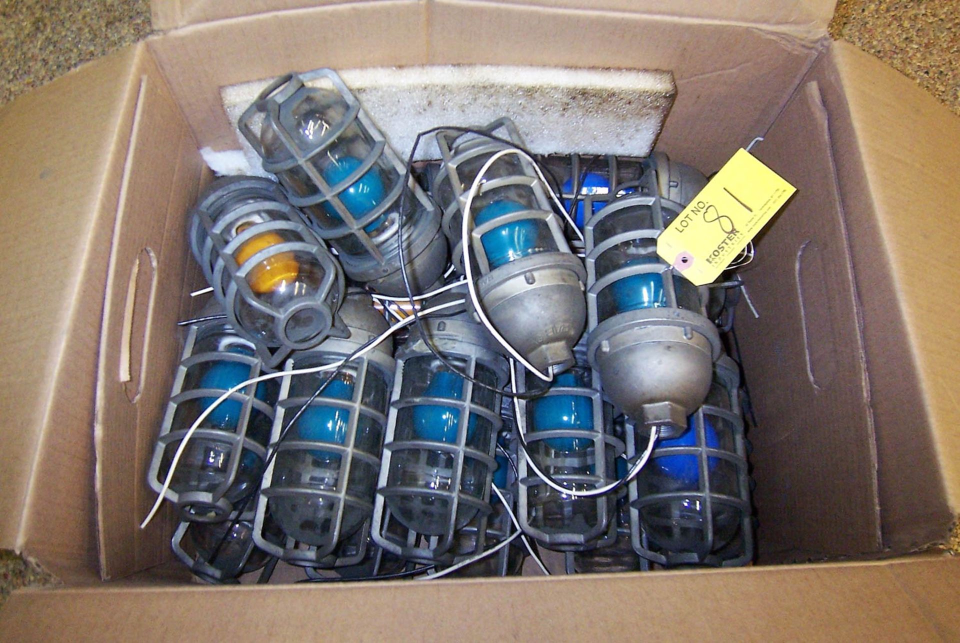 LOT OF EXPLOSION PROOF LIGHTS