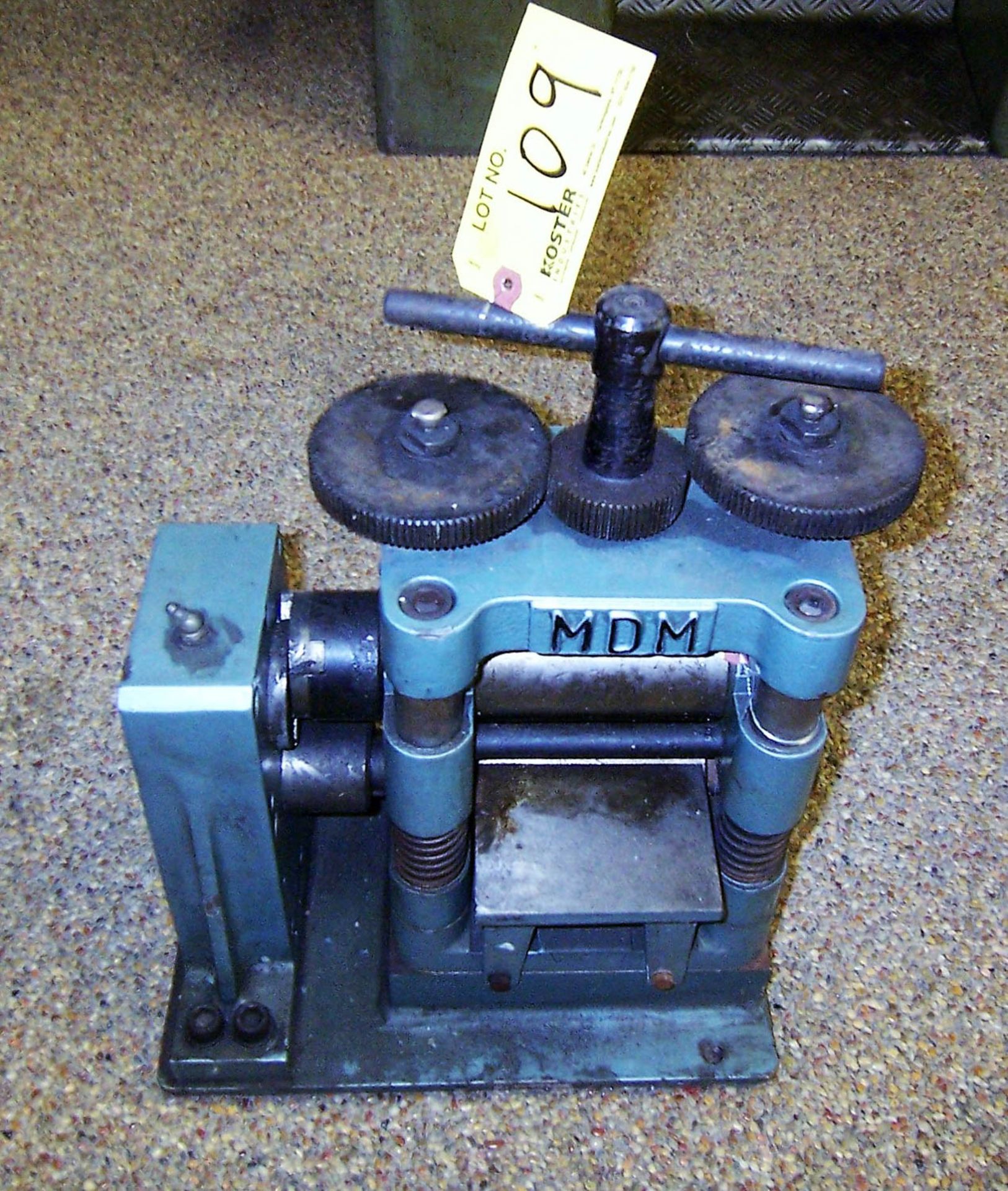 MDM BENCH TYPE HAND MILL, WITH 4-1/2'' BETWEEN HOUSINGS