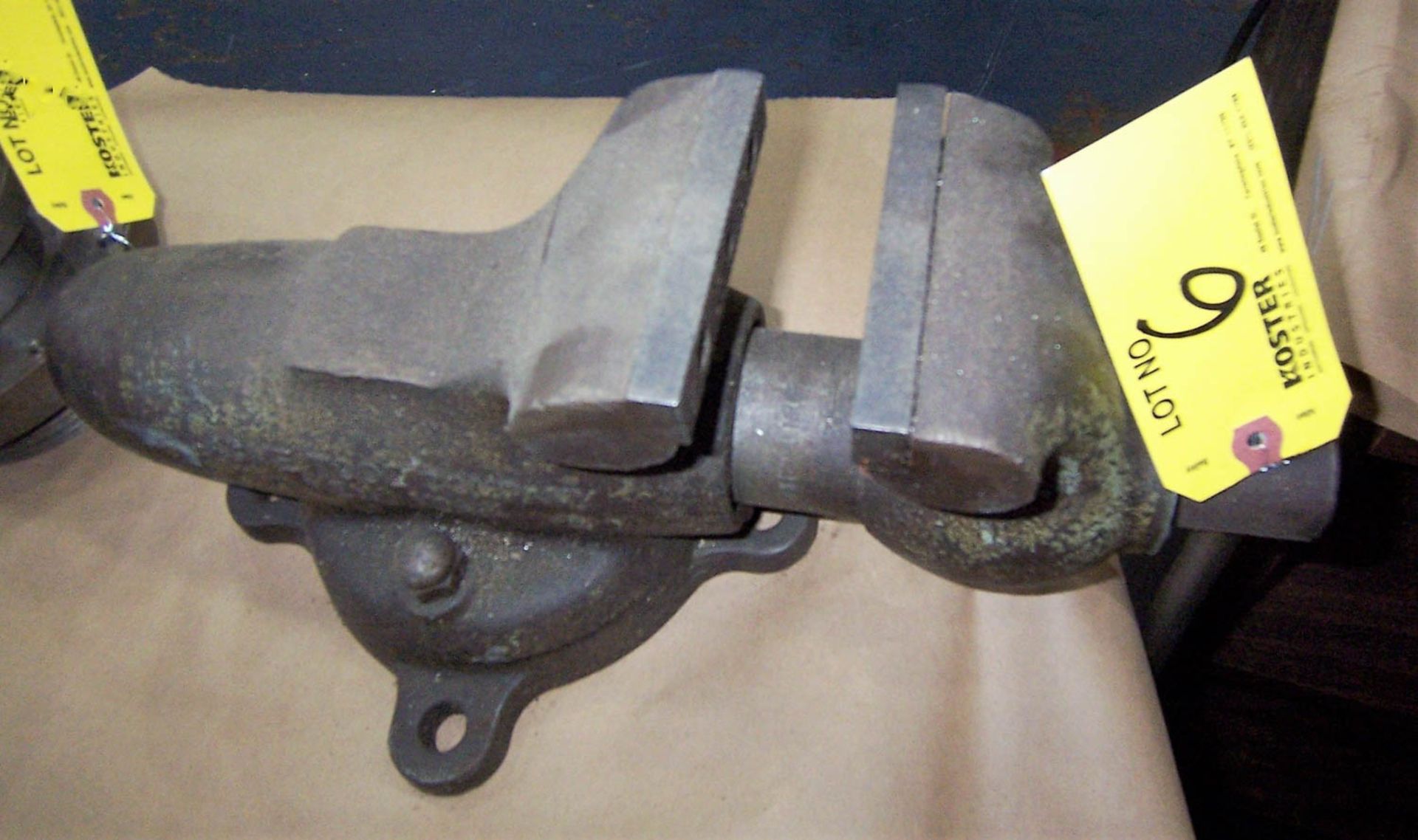 ACME 4'' BENCH VISE