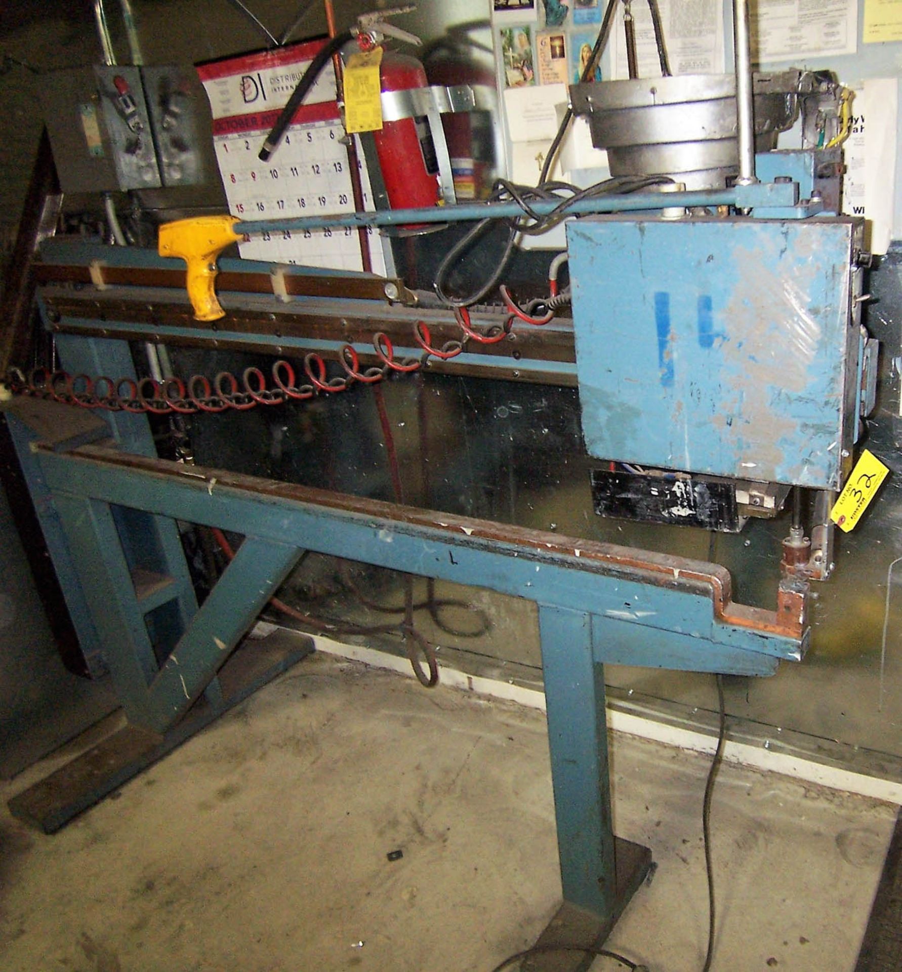 DURO-DYNE MDL. RH ROLLING HEAD PINSPOTTER, WITH VIBRATORY FEED - Image 2 of 2