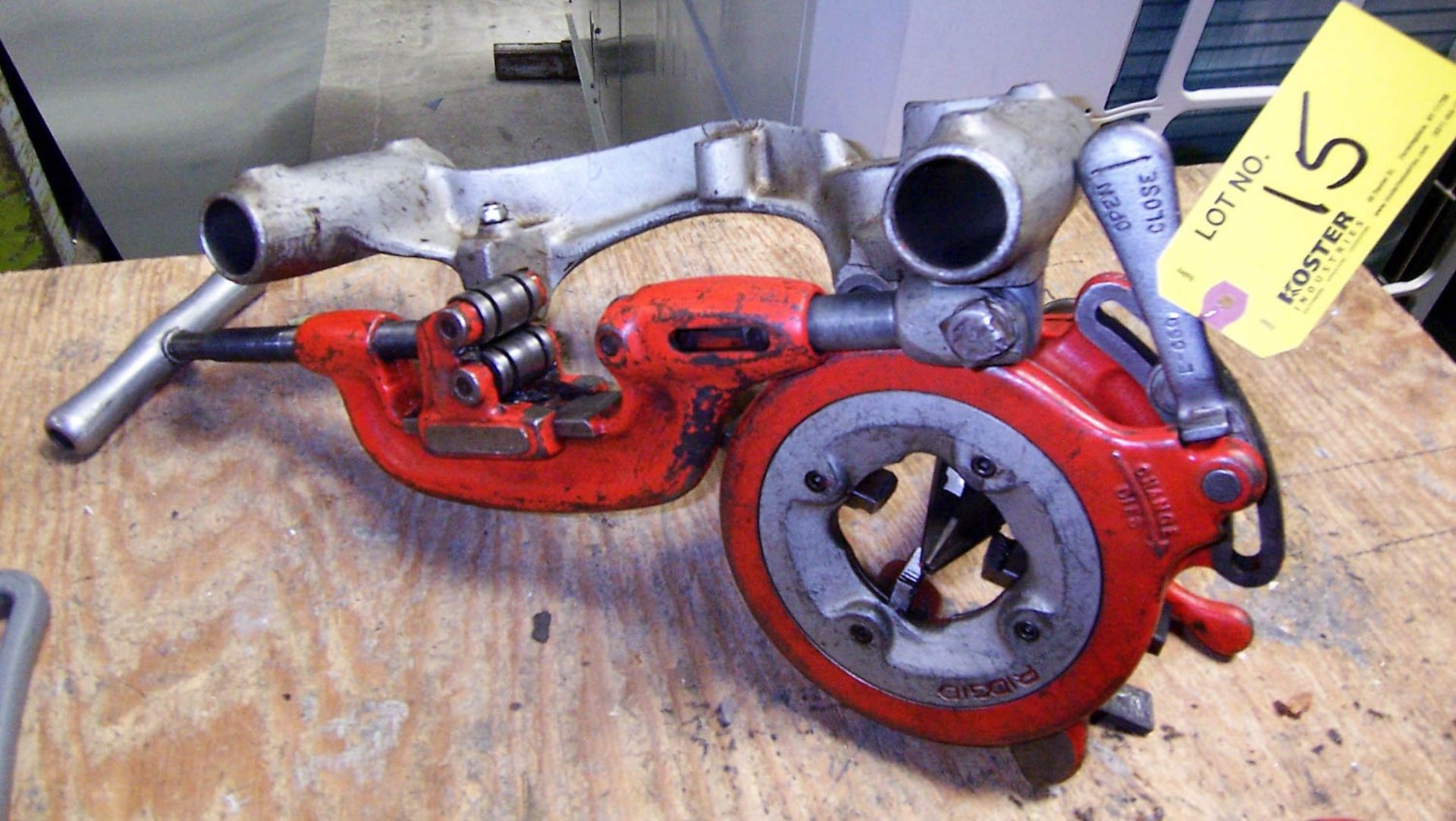 RIDGID COMBINATION PIPE THREADER & PIPE CUTTER