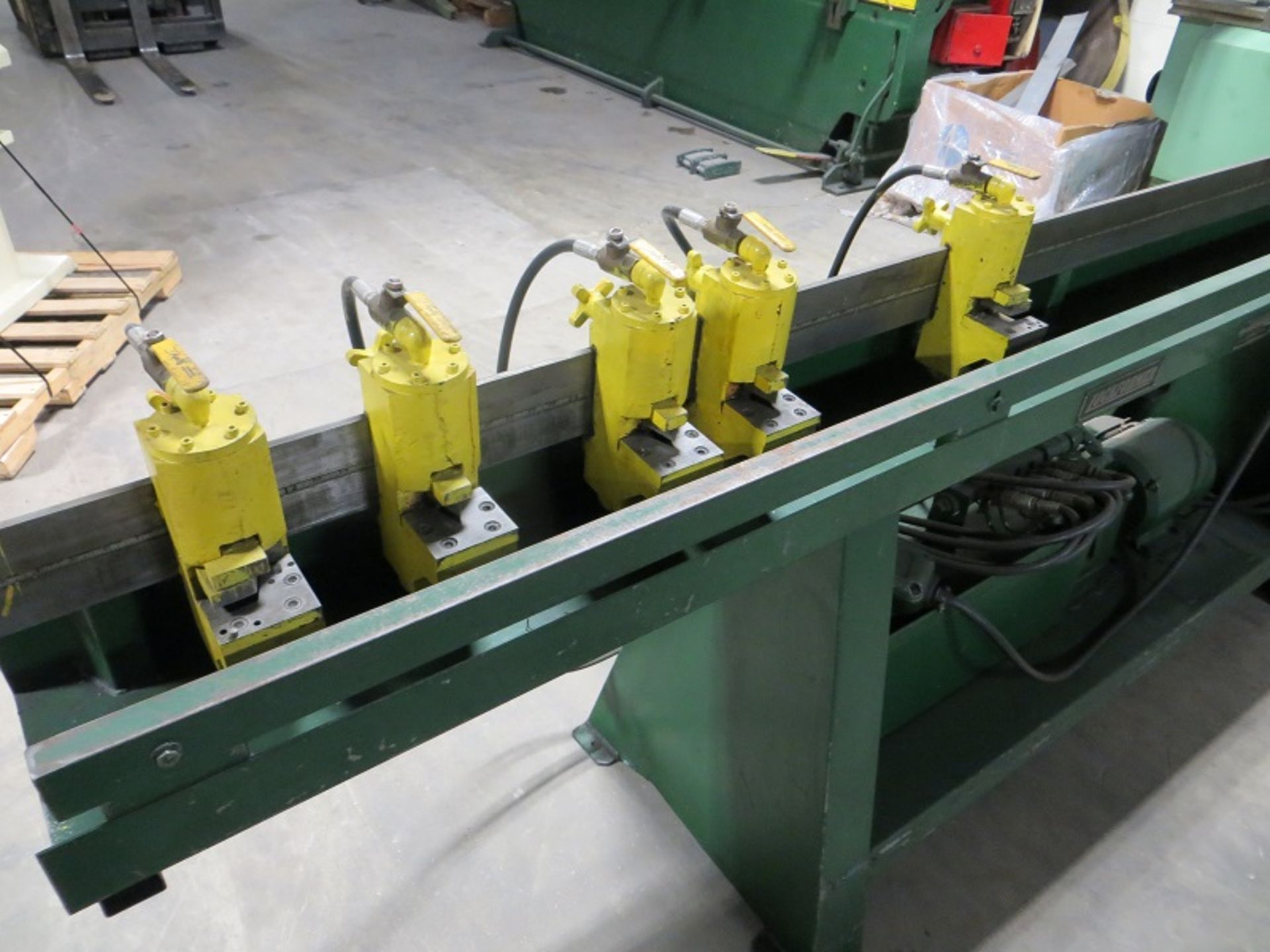 LOCKFORMER HYDRAULIC SPEED NOTCH MACHINE, 16GA, 10' LENGTH, 5-ADJUSTABLE NOTCHING HEADS, 3HP - Image 3 of 5