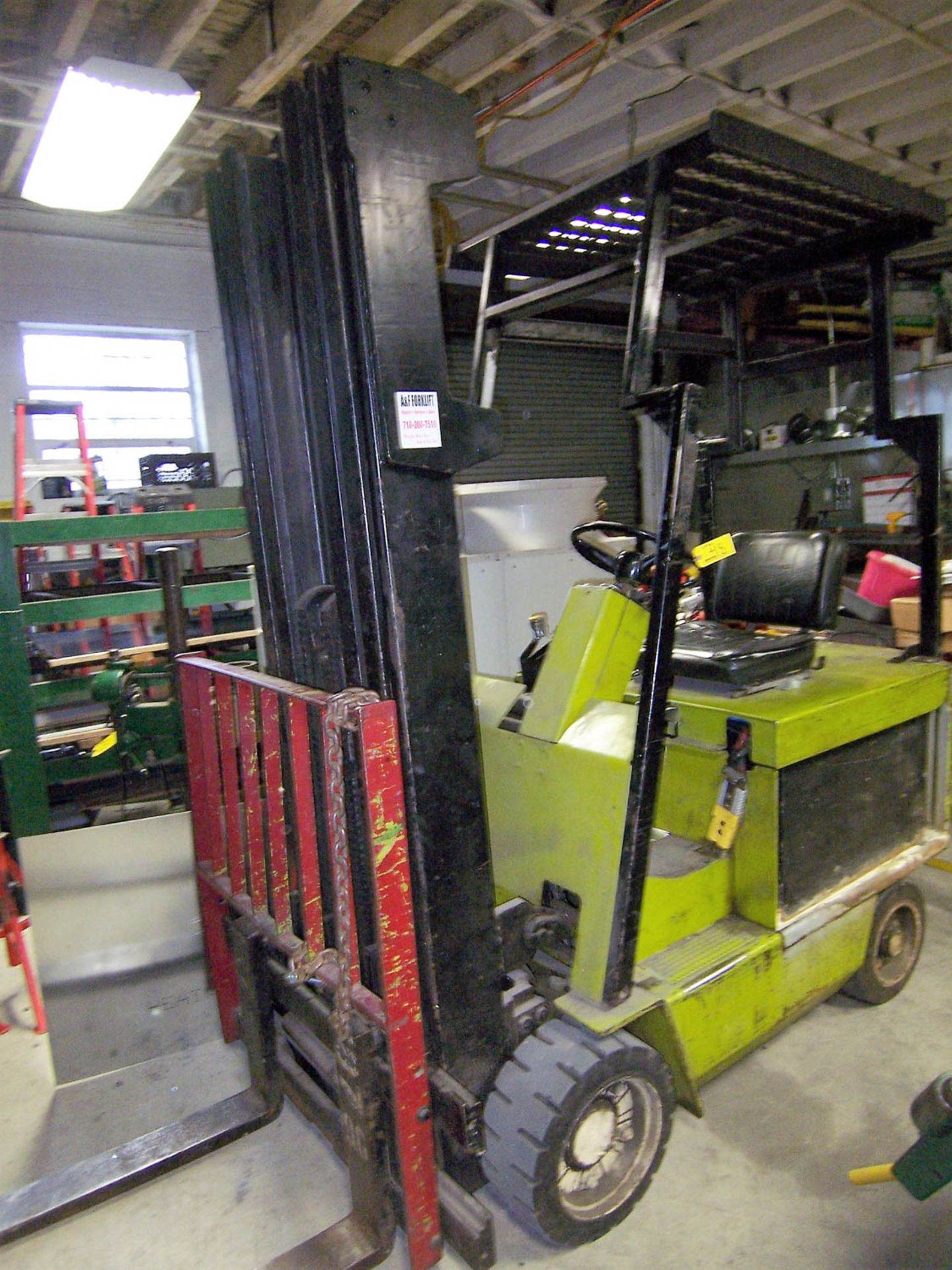 CLARK MDL. ECS25 1725# CAPACITY ELECTRIC SIT DOWN FORKLIFT TRUCK, WITH 276'' REACH, SIDE SHIFT, - Image 2 of 3