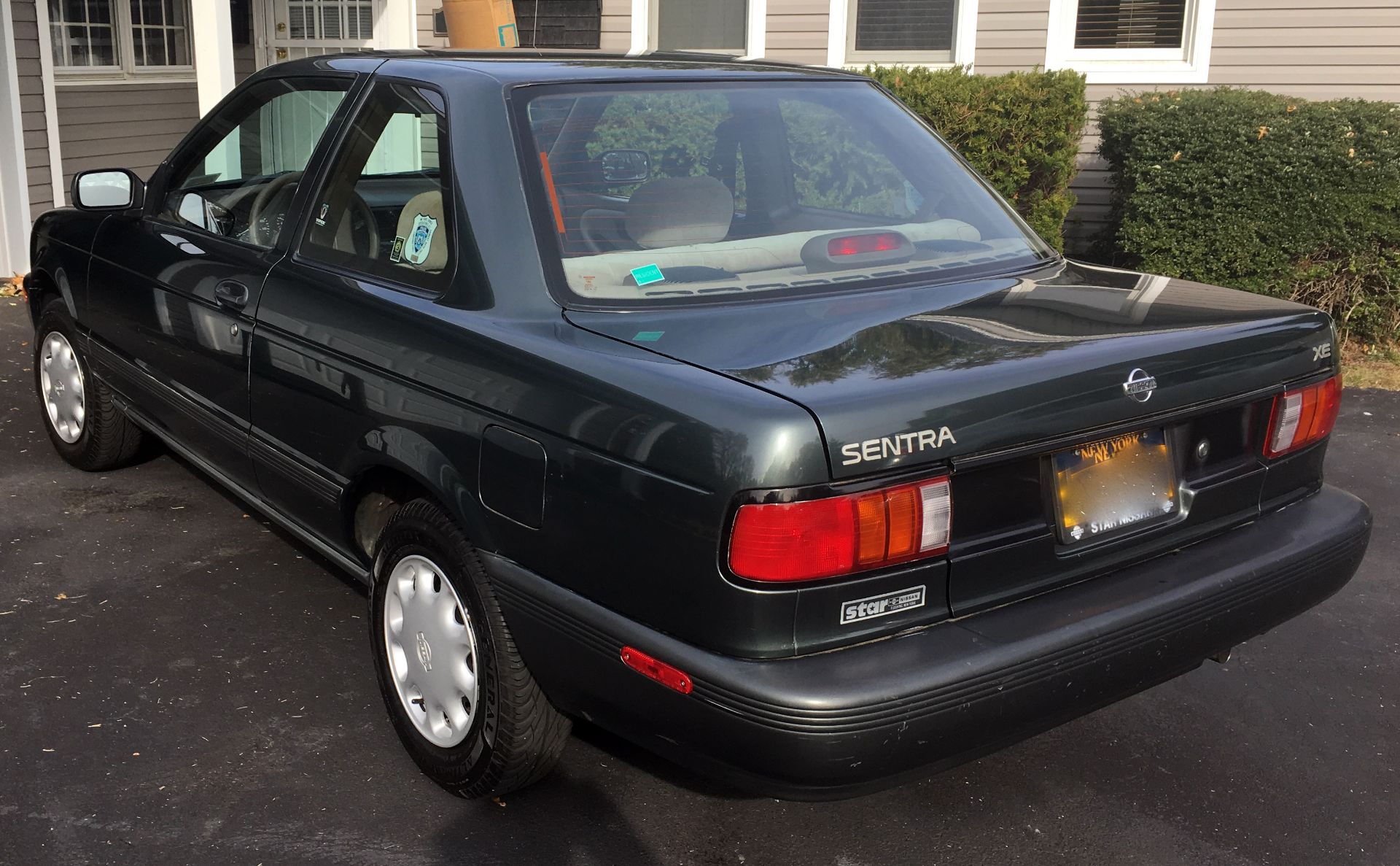 1993 NISSAN SENTRA XE, 2-DOOR SEDAN - Image 2 of 9