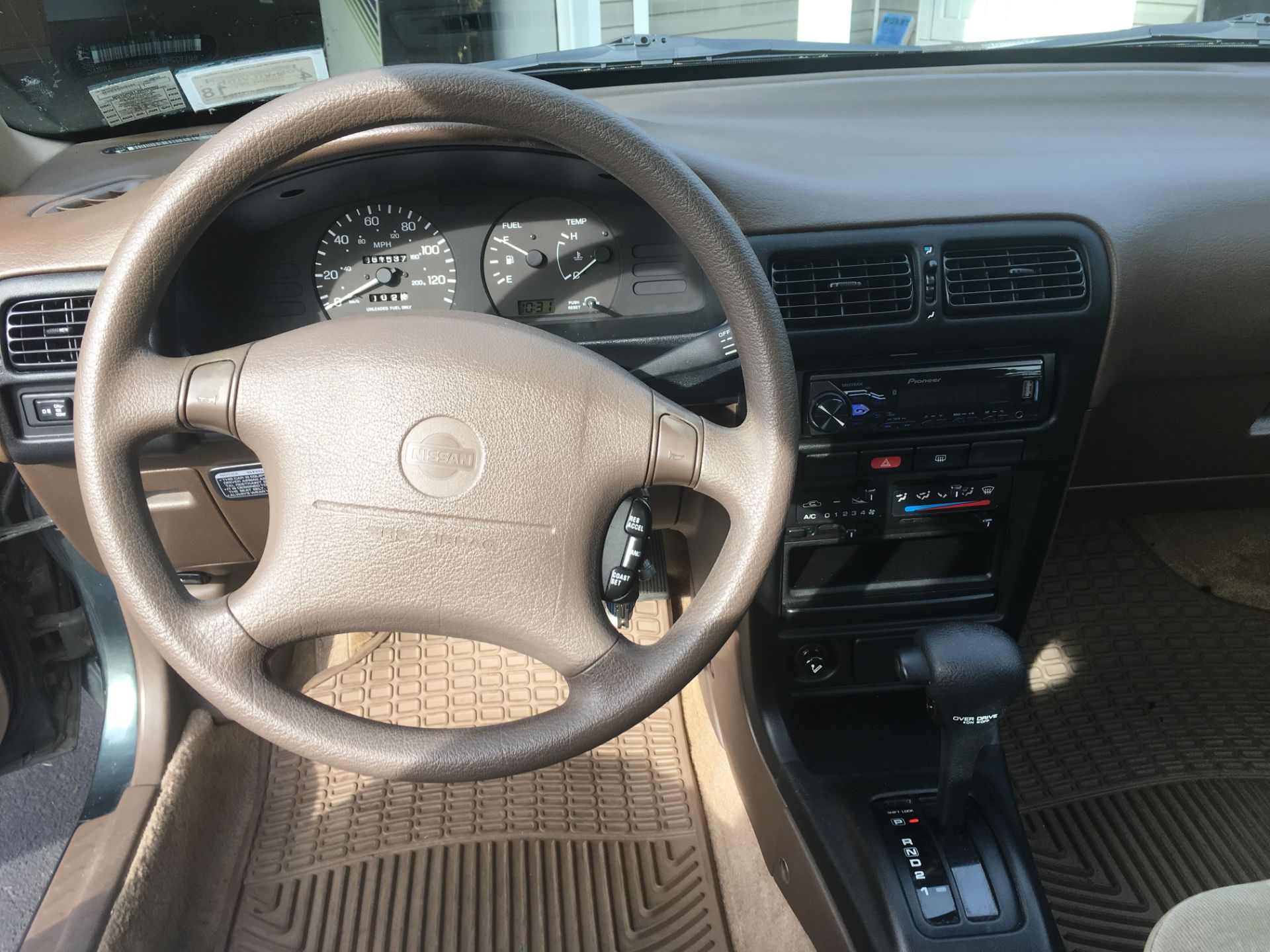 1993 NISSAN SENTRA XE, 2-DOOR SEDAN - Image 6 of 9