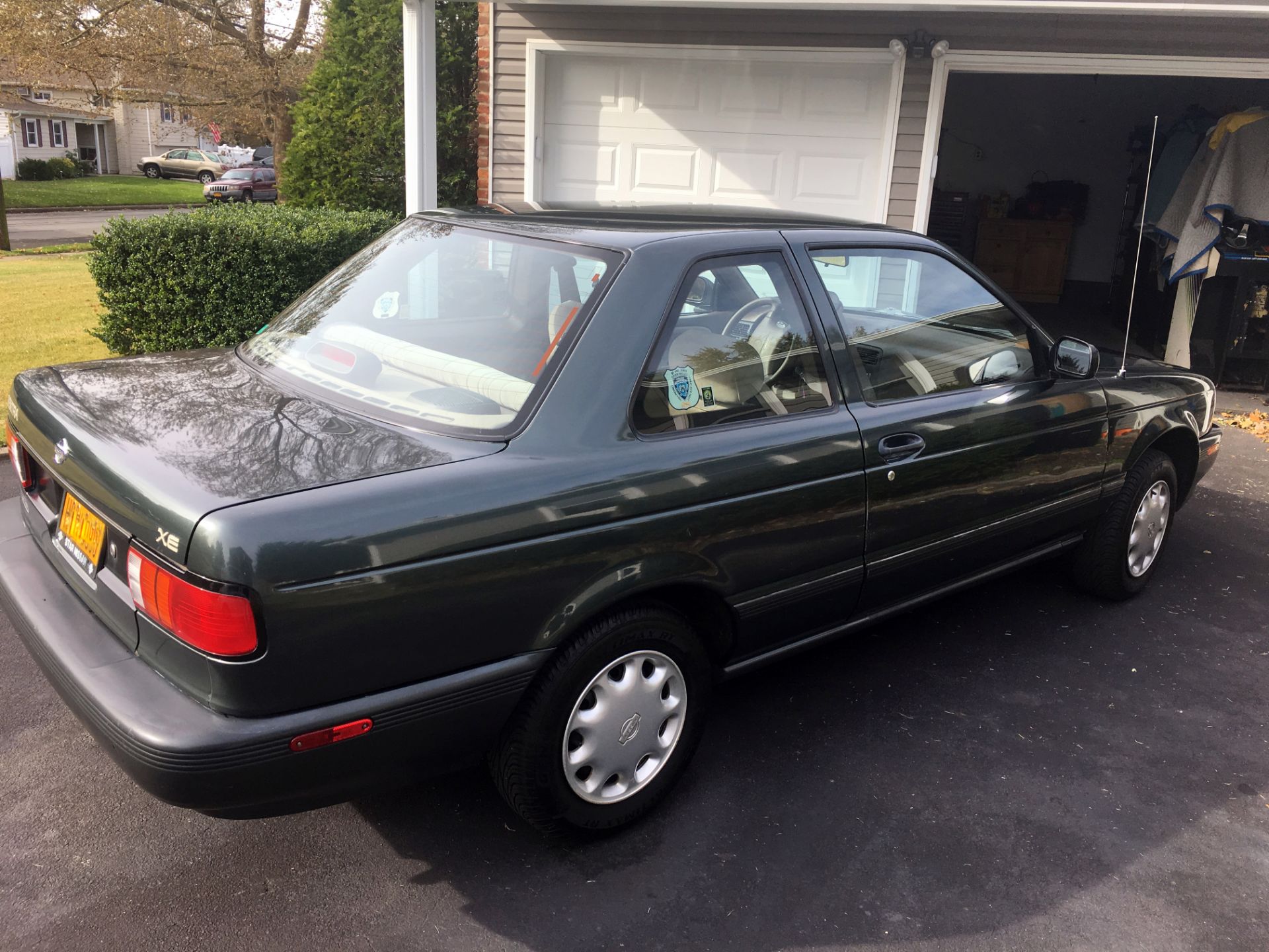 1993 NISSAN SENTRA XE, 2-DOOR SEDAN - Image 3 of 9