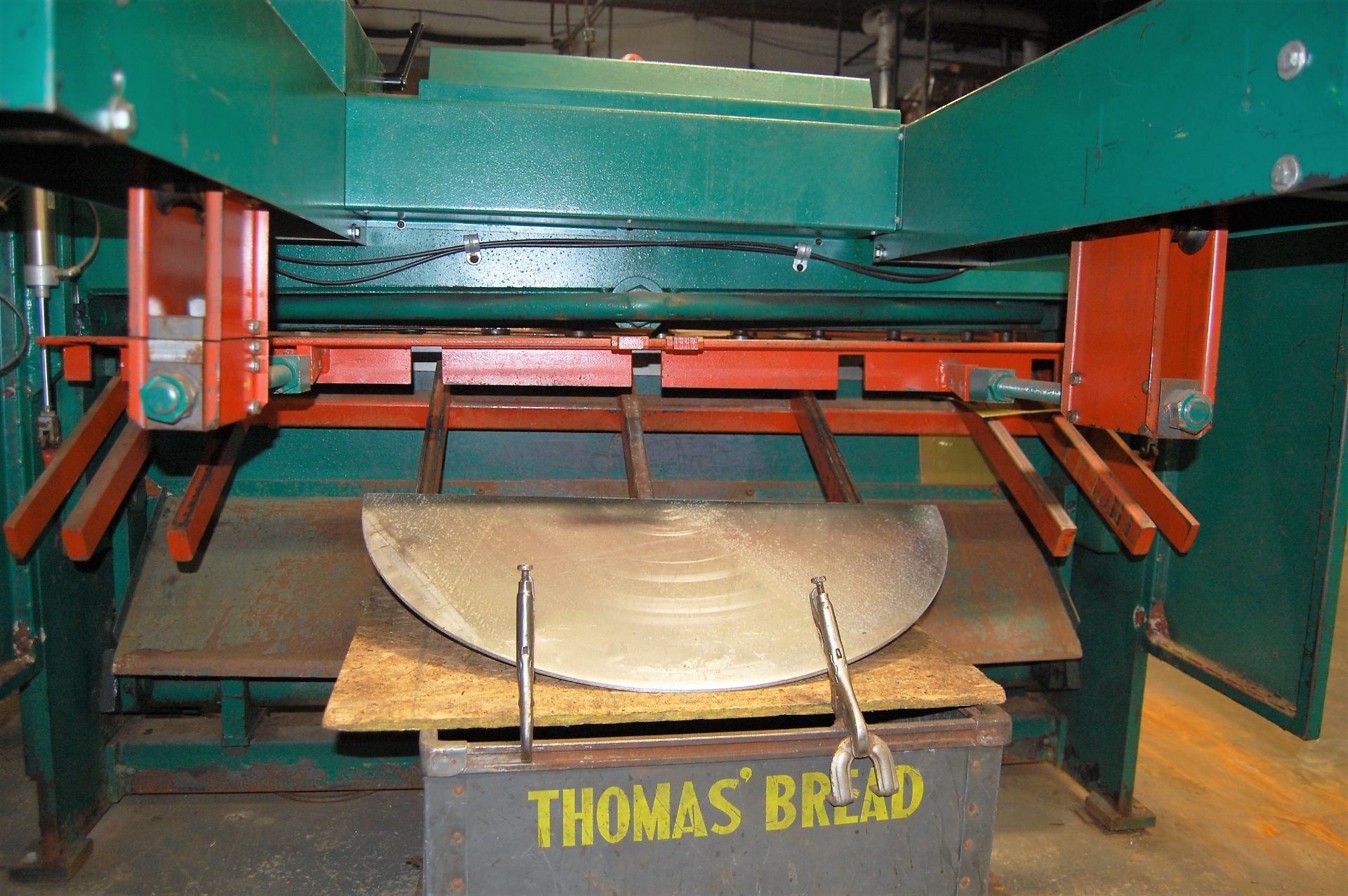 TENNSMITH 5' X 10 GAGE MDL. LM510 POWER SHEAR, WITH 24" FRONT OPERATED MANUAL BACK GAGE, (2) FRONT - Image 4 of 9