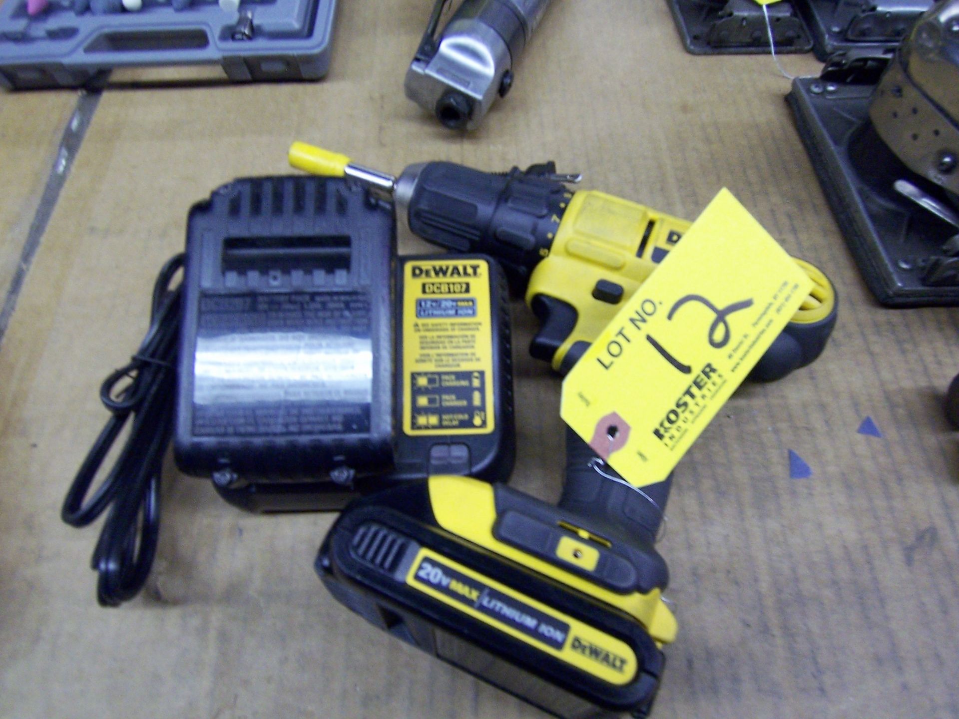 DeWALT BATTERY OPERATED HAND DRILL & CHARGER