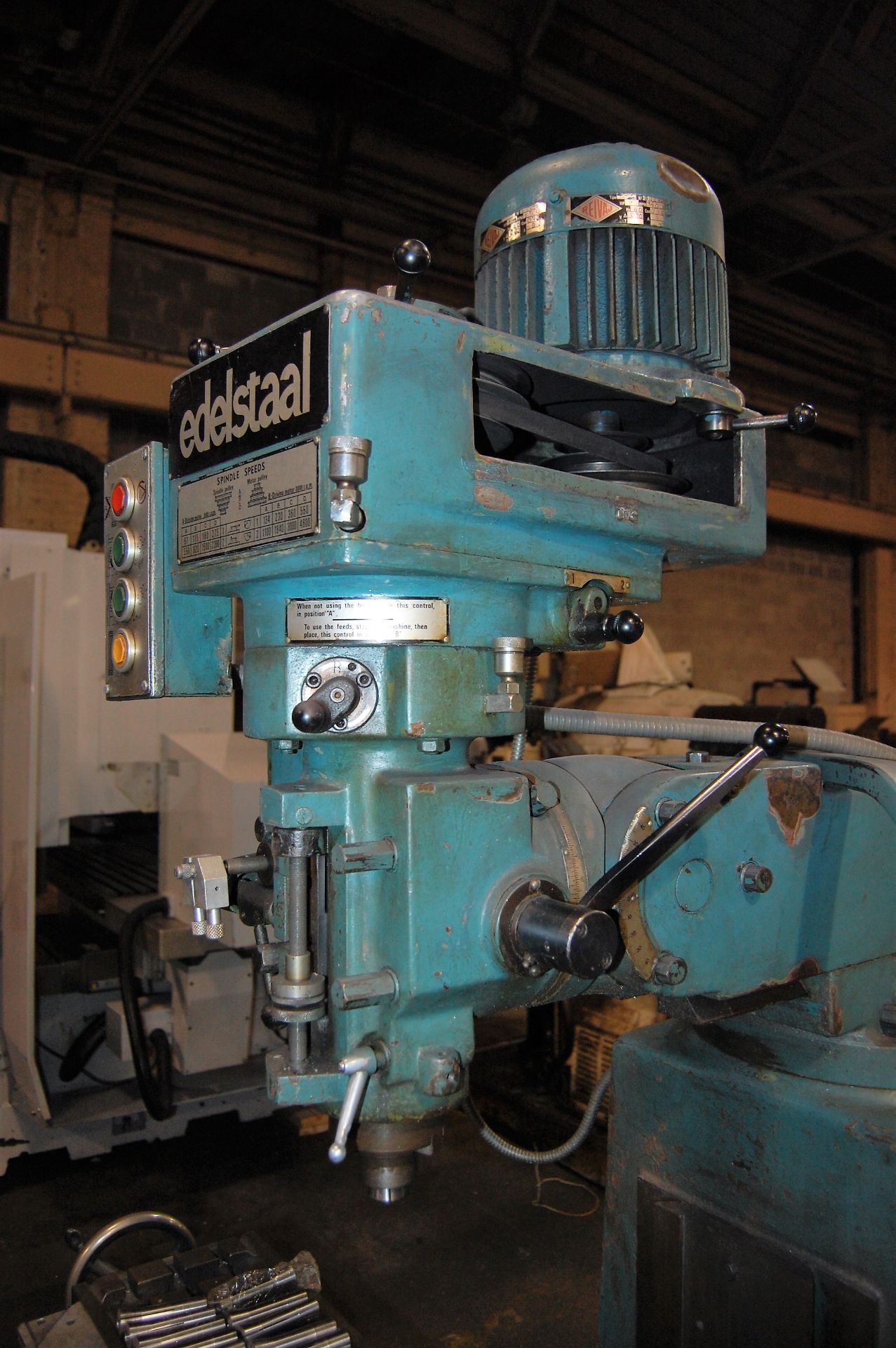 EDESTAAL 1.5HP VERTICAL MILL KNEE-TYPE MILL, R8 SPINDLE, 16-SPINDLE SPEEDS, 67-4600 RPM, 10" X 48" - Image 5 of 13